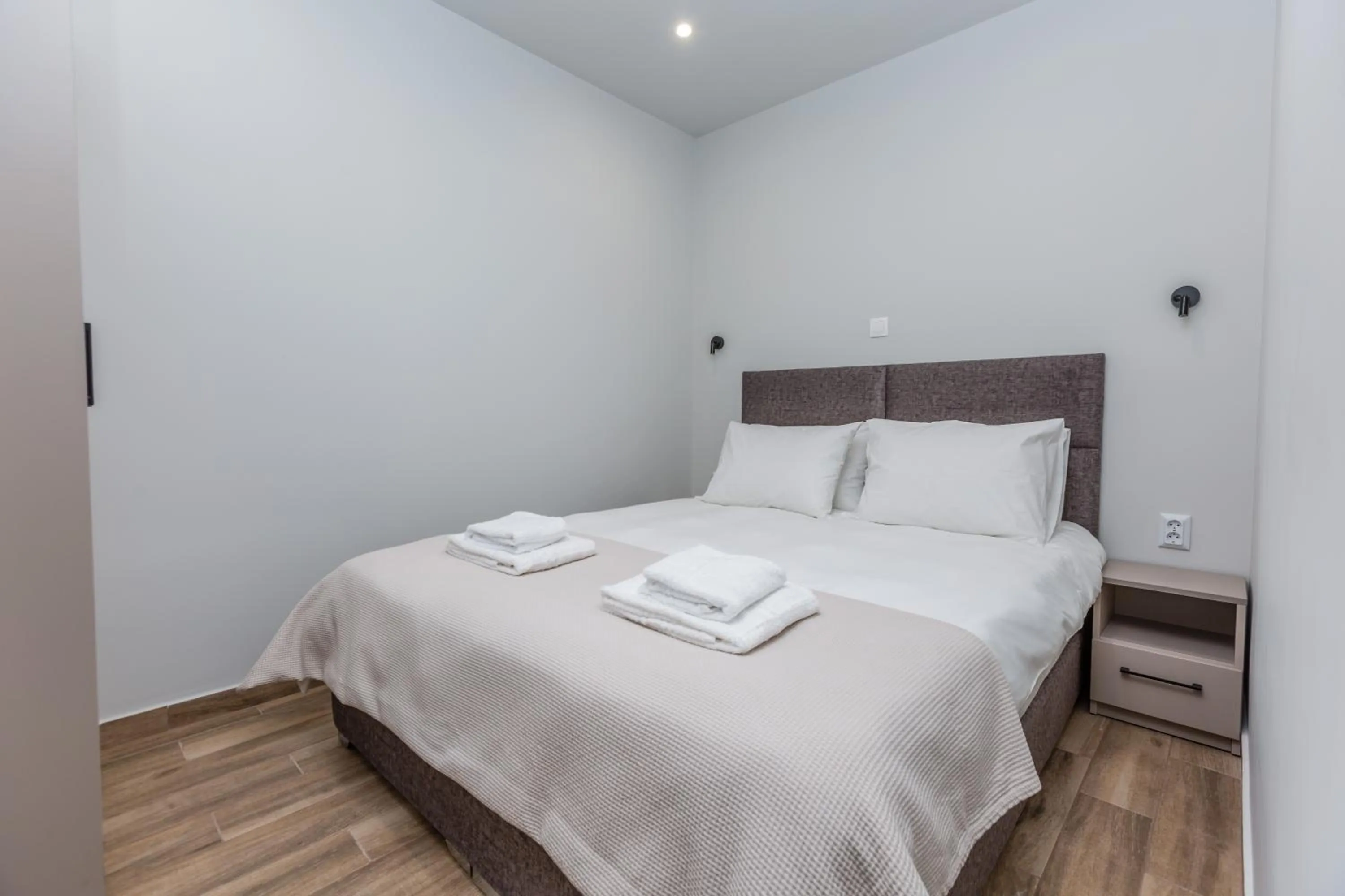 Bedroom, Bed in Raise Athens Metro Apartments