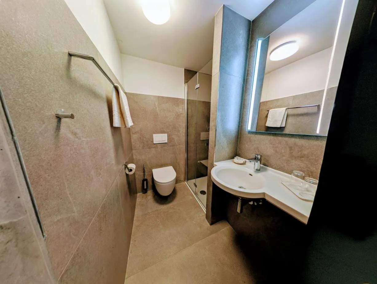 Shower in Akademiehotel Jena