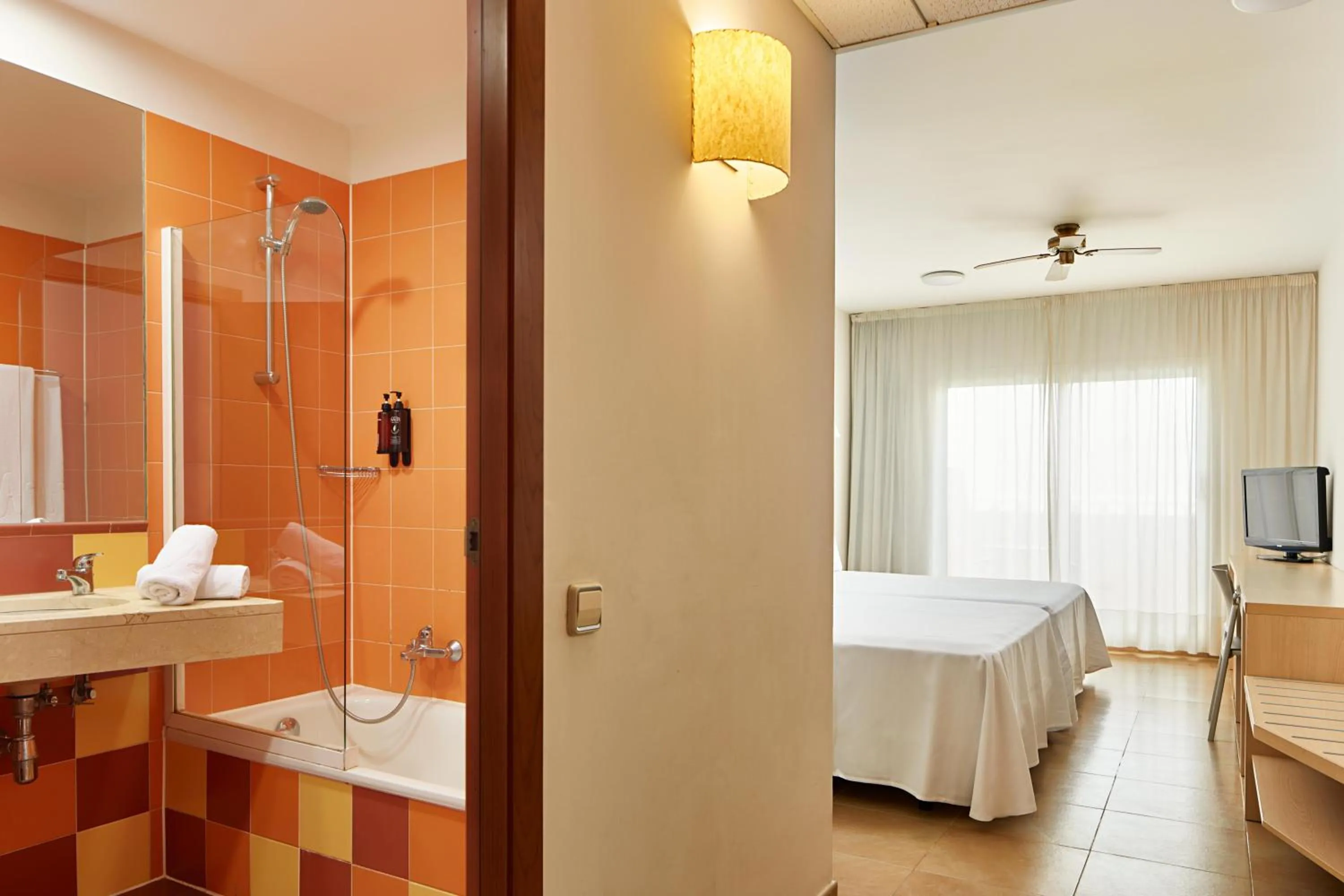 Photo of the whole room, Bed in ALEGRIA Cabo De Gata