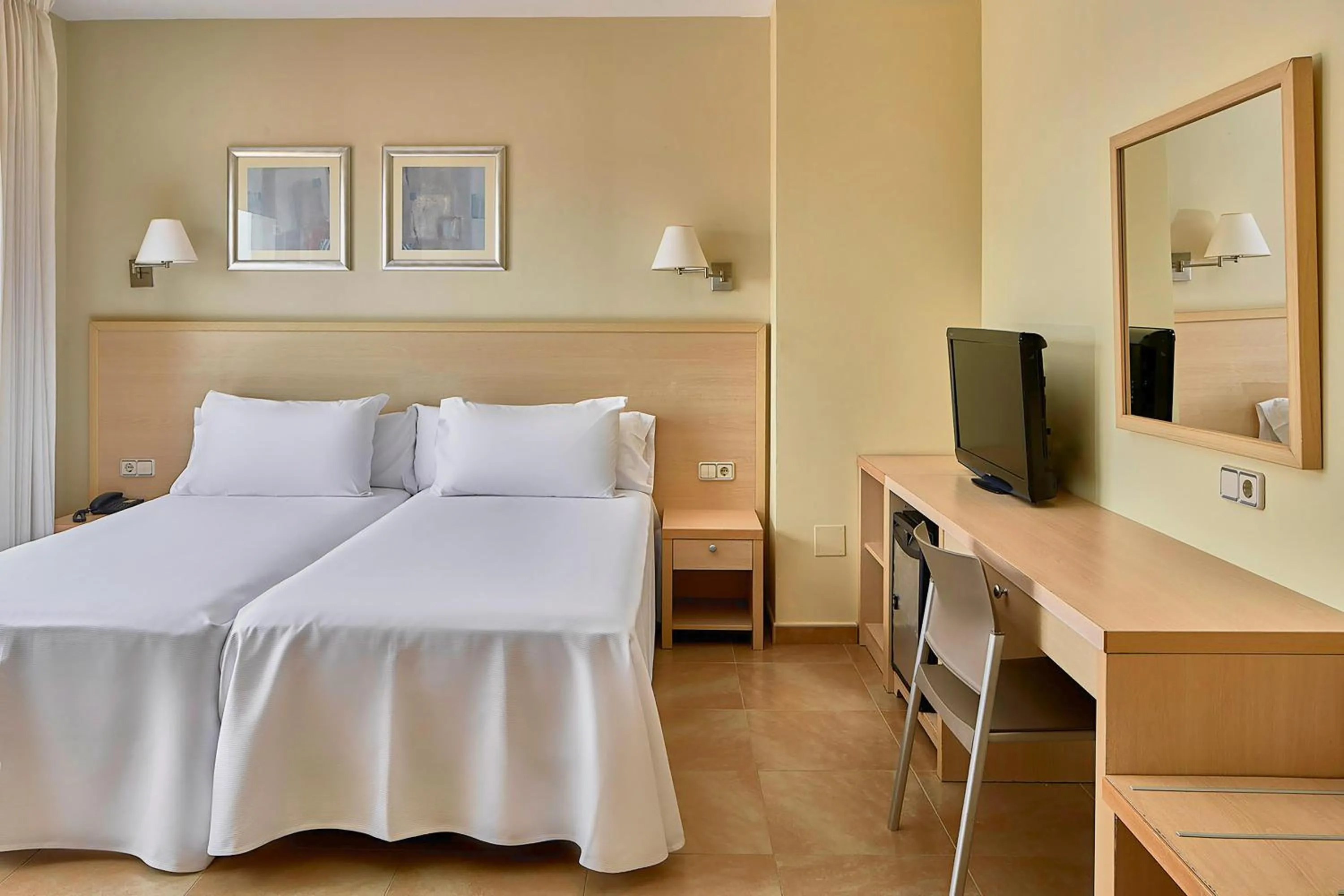 Photo of the whole room, Bed in ALEGRIA Cabo De Gata