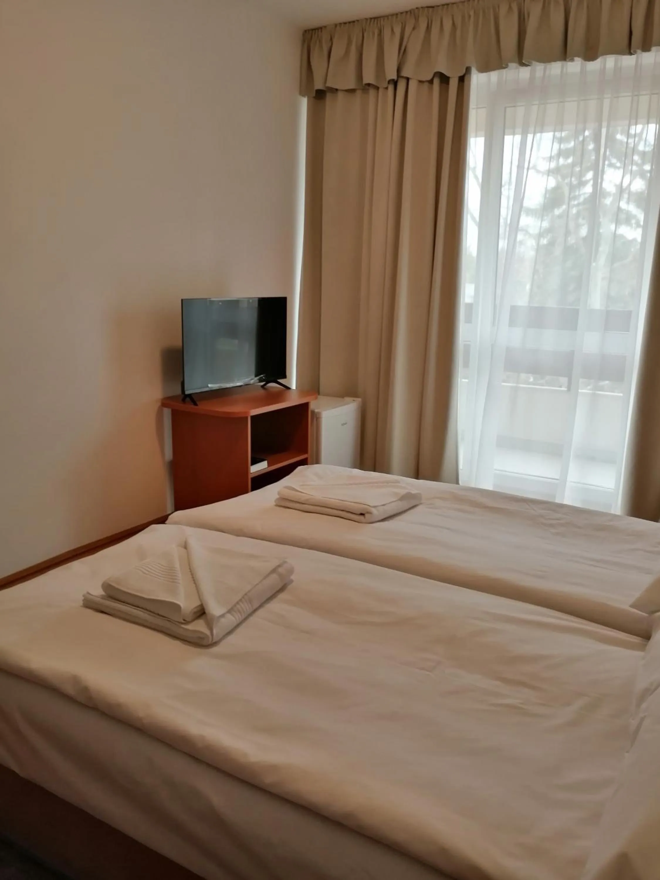 Bed in PSZ Hotel Beach Földvár