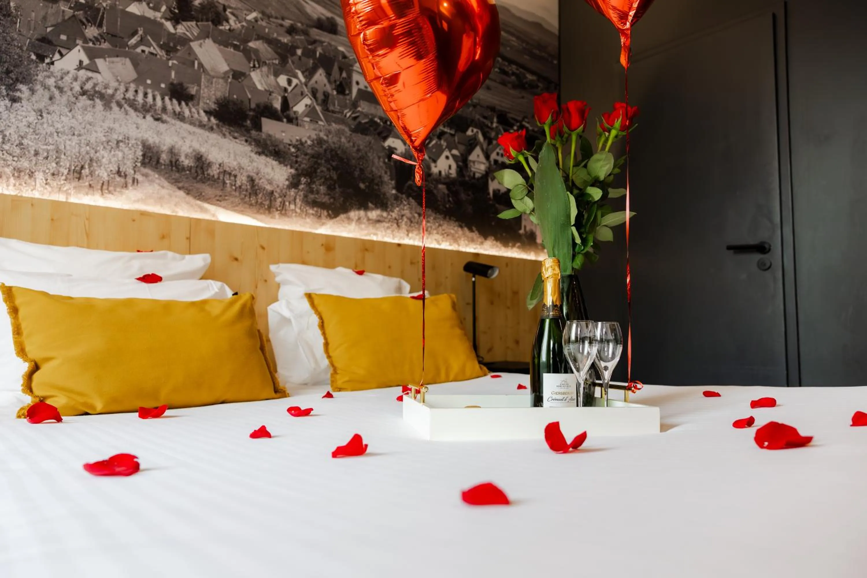 Bed in L' Hôtel & Spa Ribeauville- Haut-Koenigsbourg