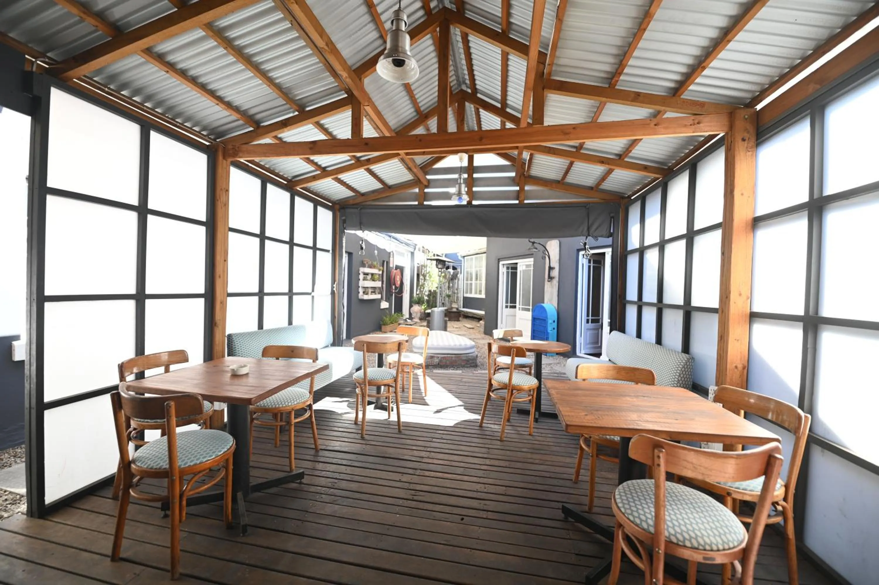 Restaurant/places to eat in Wish U Were Here