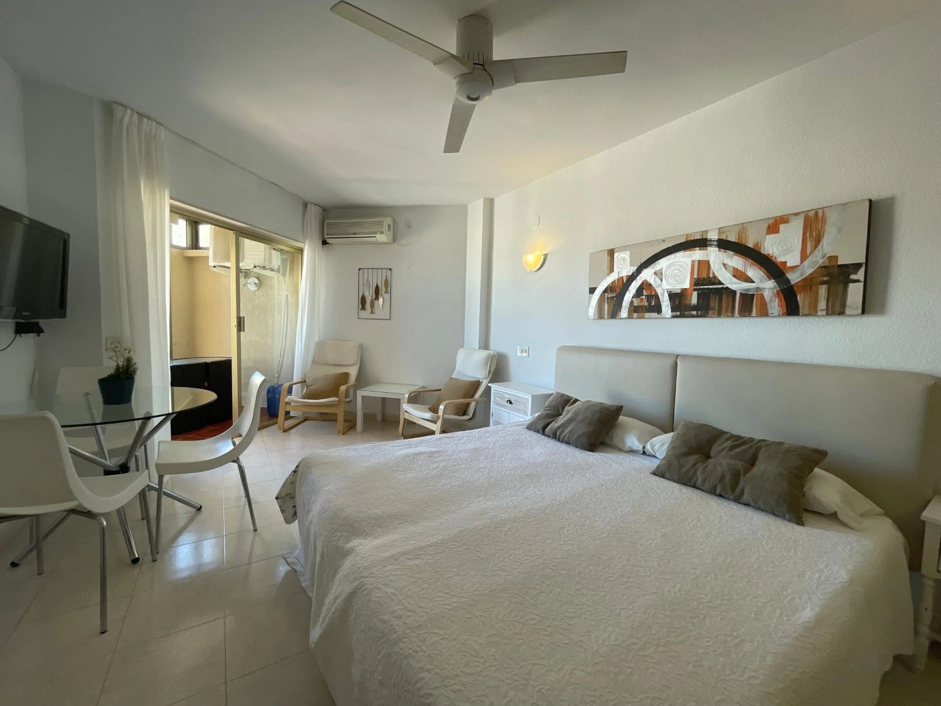 Bed in Apal Chinasol Estudios