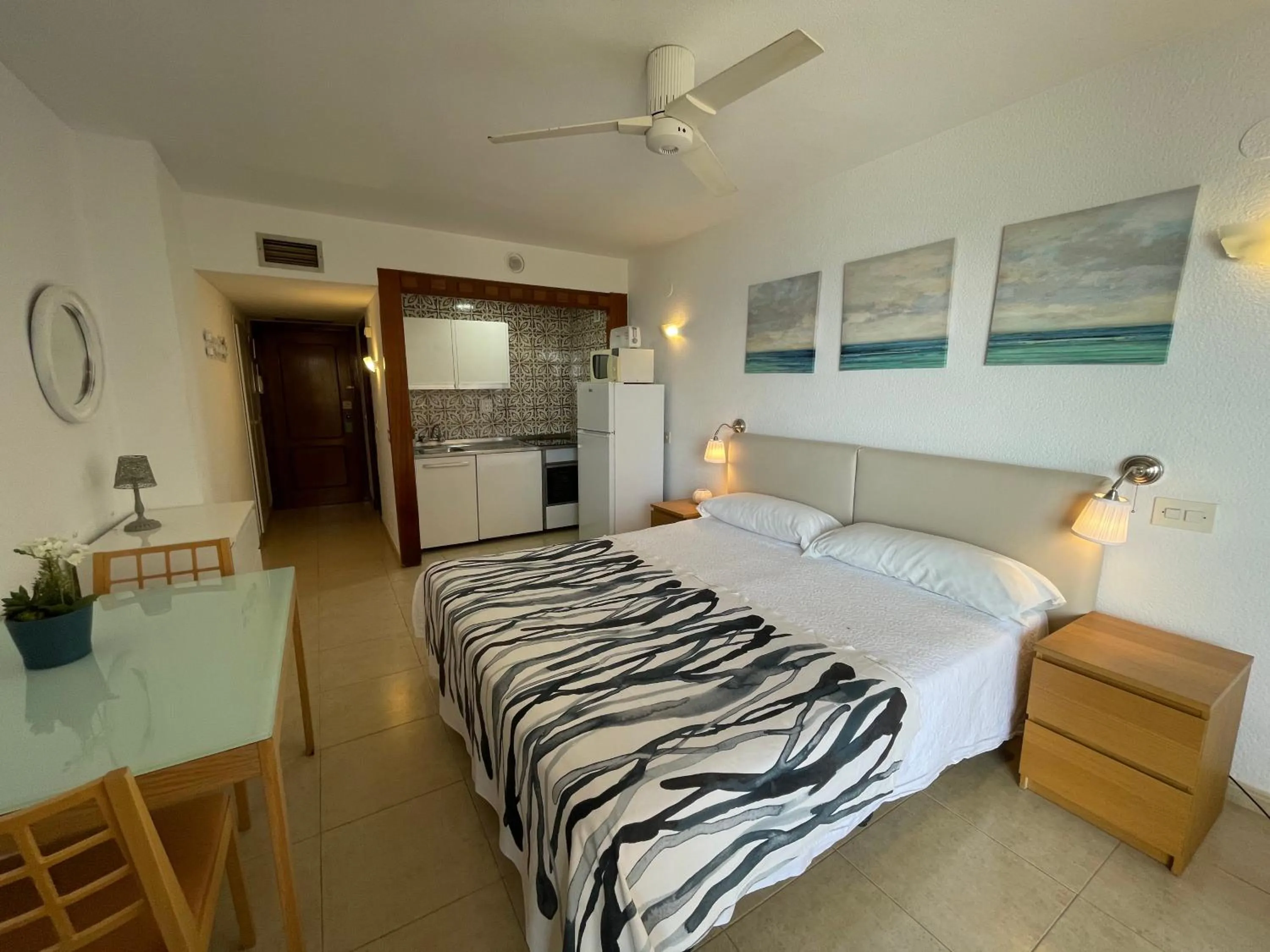 Bed in Apal Chinasol Estudios