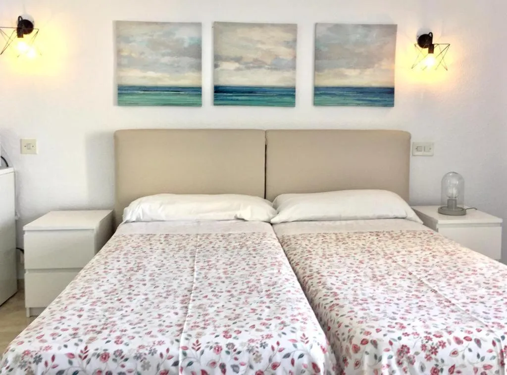 Bed in Apal Chinasol Estudios