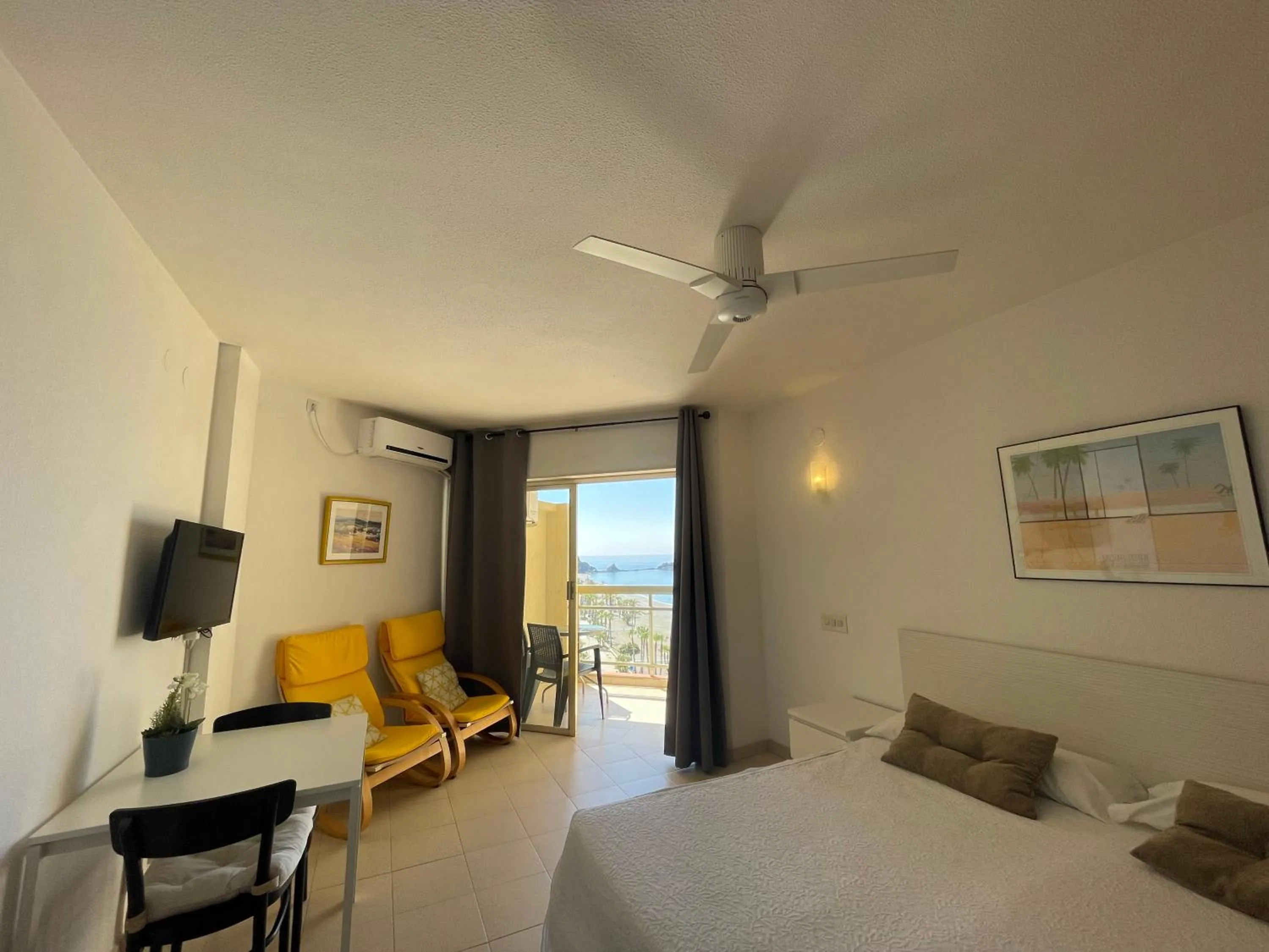 Bed in Apal Chinasol Estudios