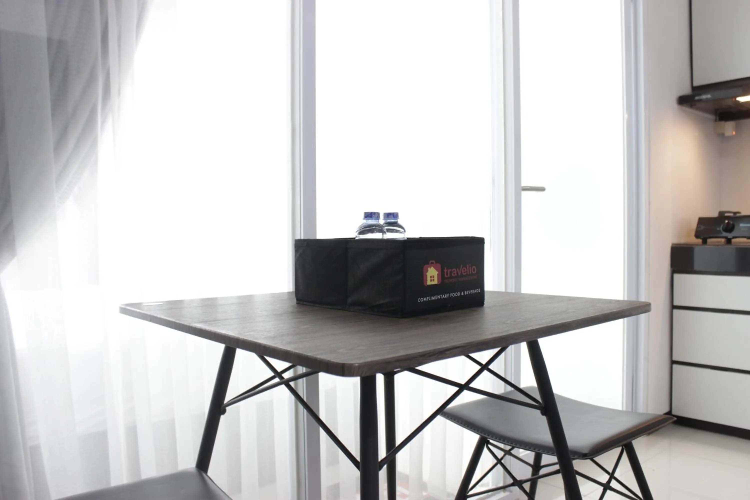 Artistic 1BR Apartment at Gateway Pasteur near Exit Toll Pasteur By Travelio