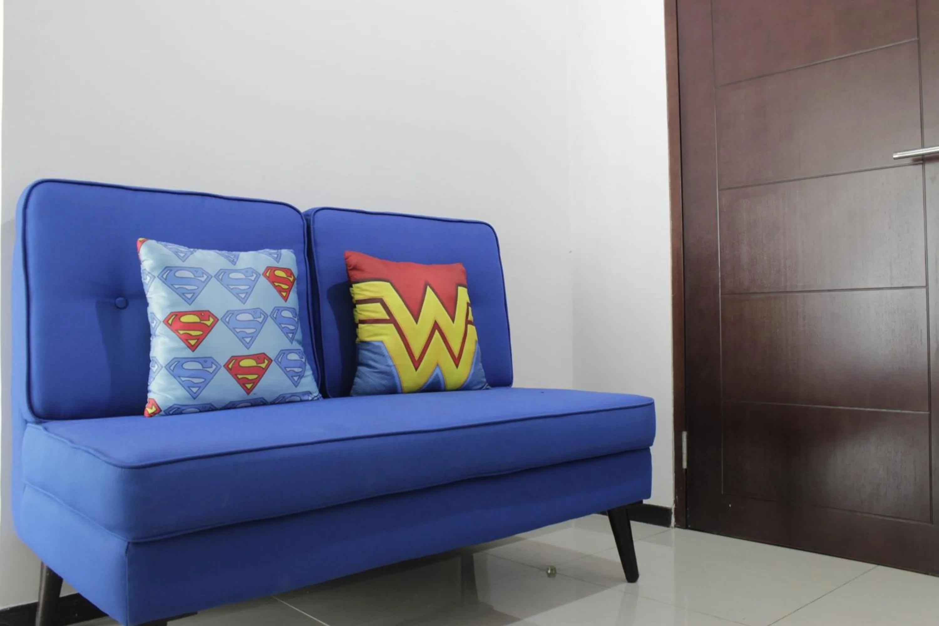 Artistic 1BR Apartment at Gateway Pasteur near Exit Toll Pasteur By Travelio