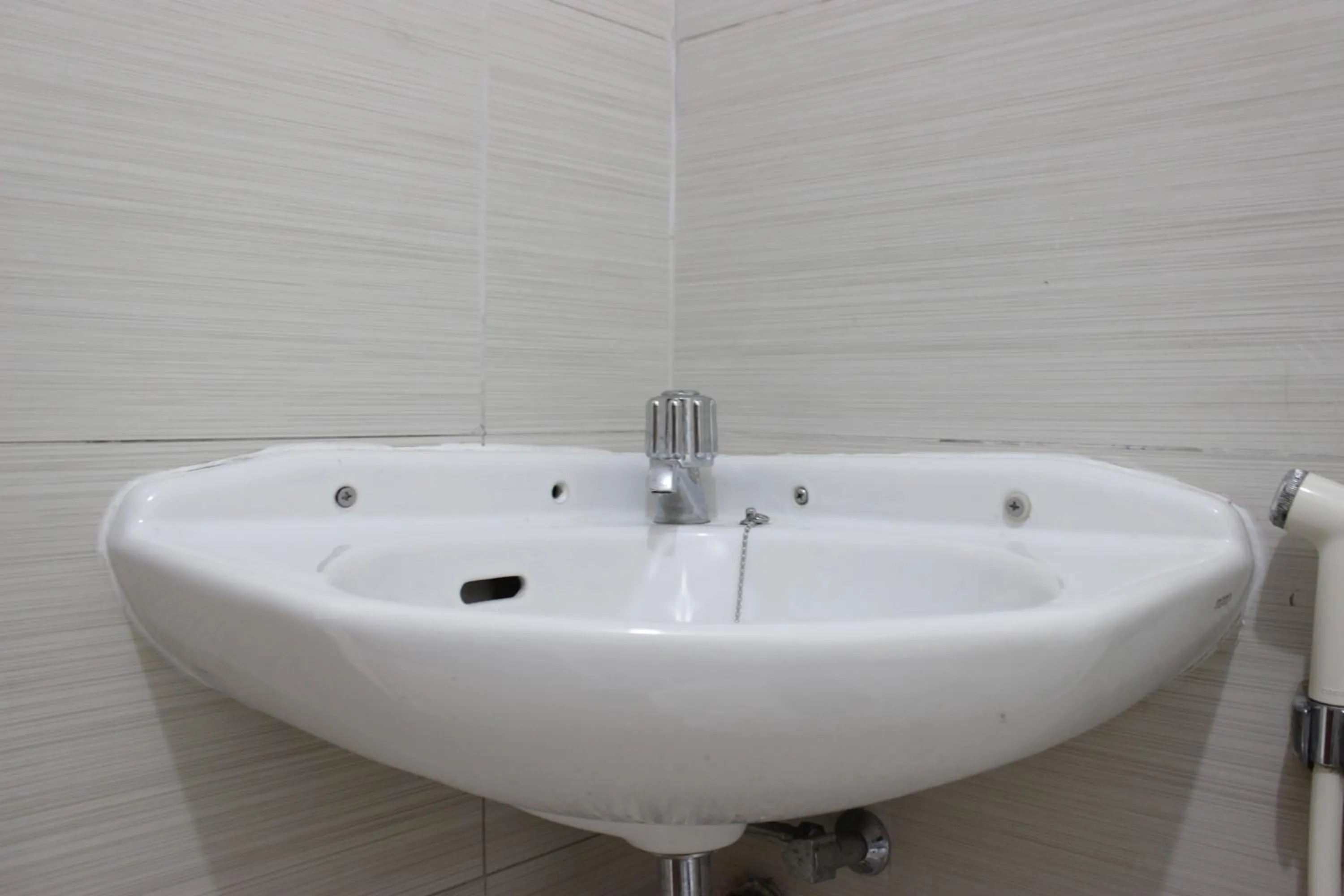 Artistic 1BR Apartment at Gateway Pasteur near Exit Toll Pasteur By Travelio