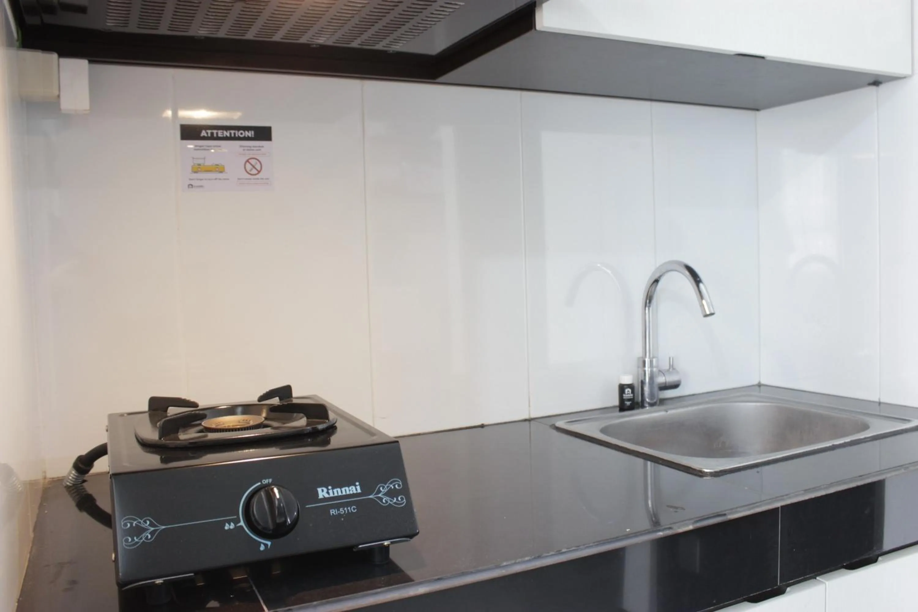 Artistic 1BR Apartment at Gateway Pasteur near Exit Toll Pasteur By Travelio