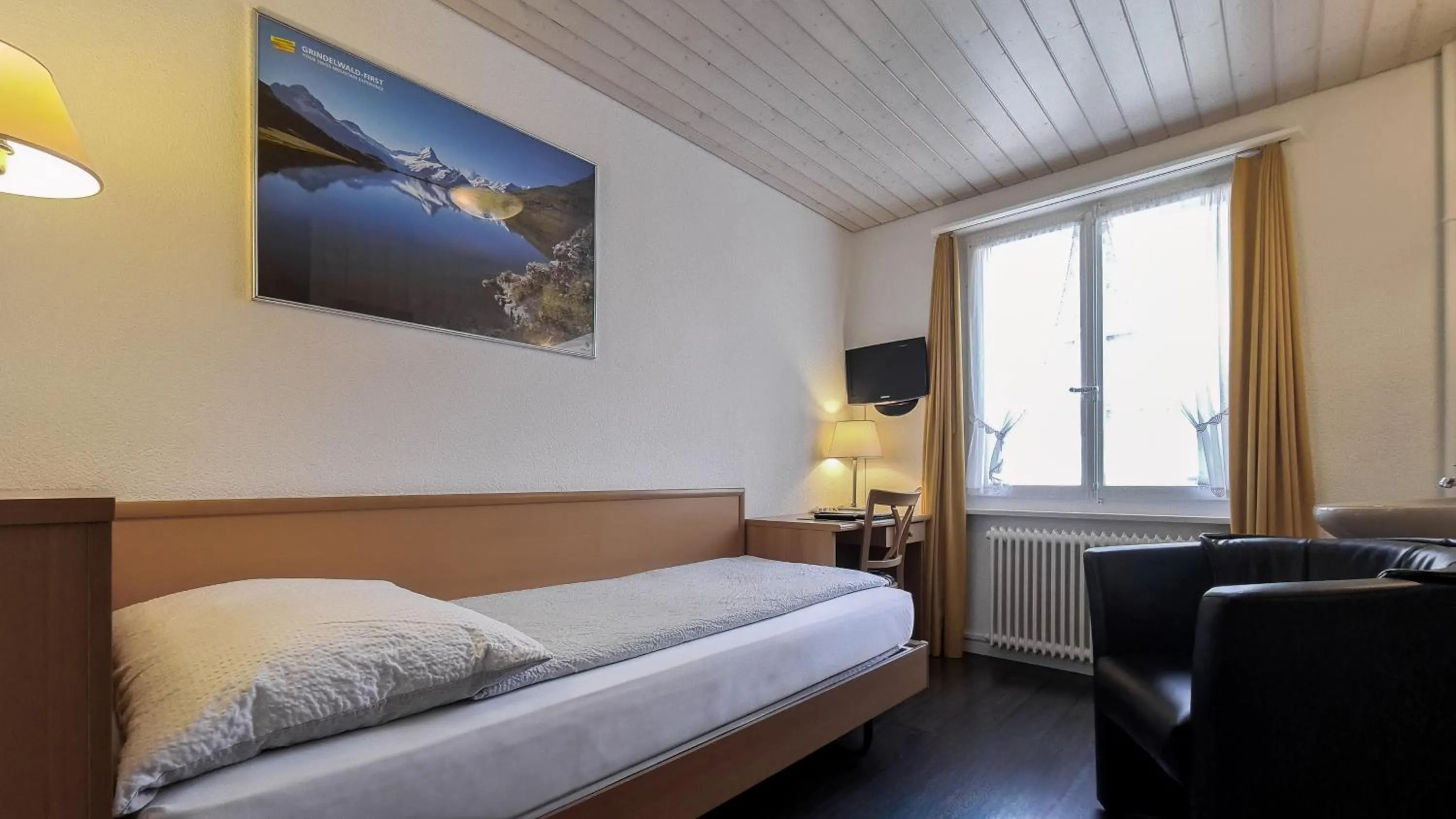 Photo of the whole room, Bed in Hotel Rössli