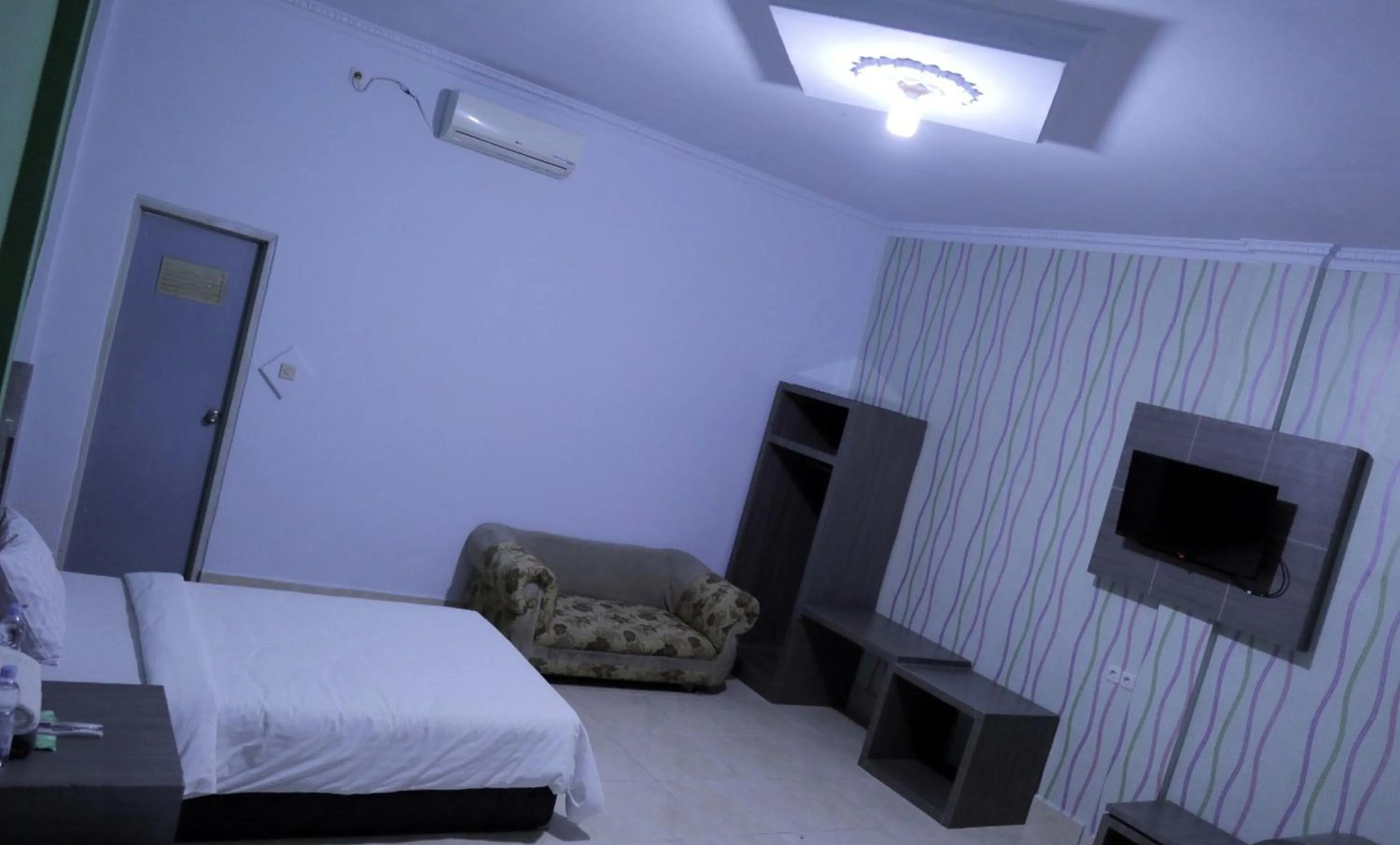 Bed in RedDoorz @ Pasangkayu Mamuju Utara