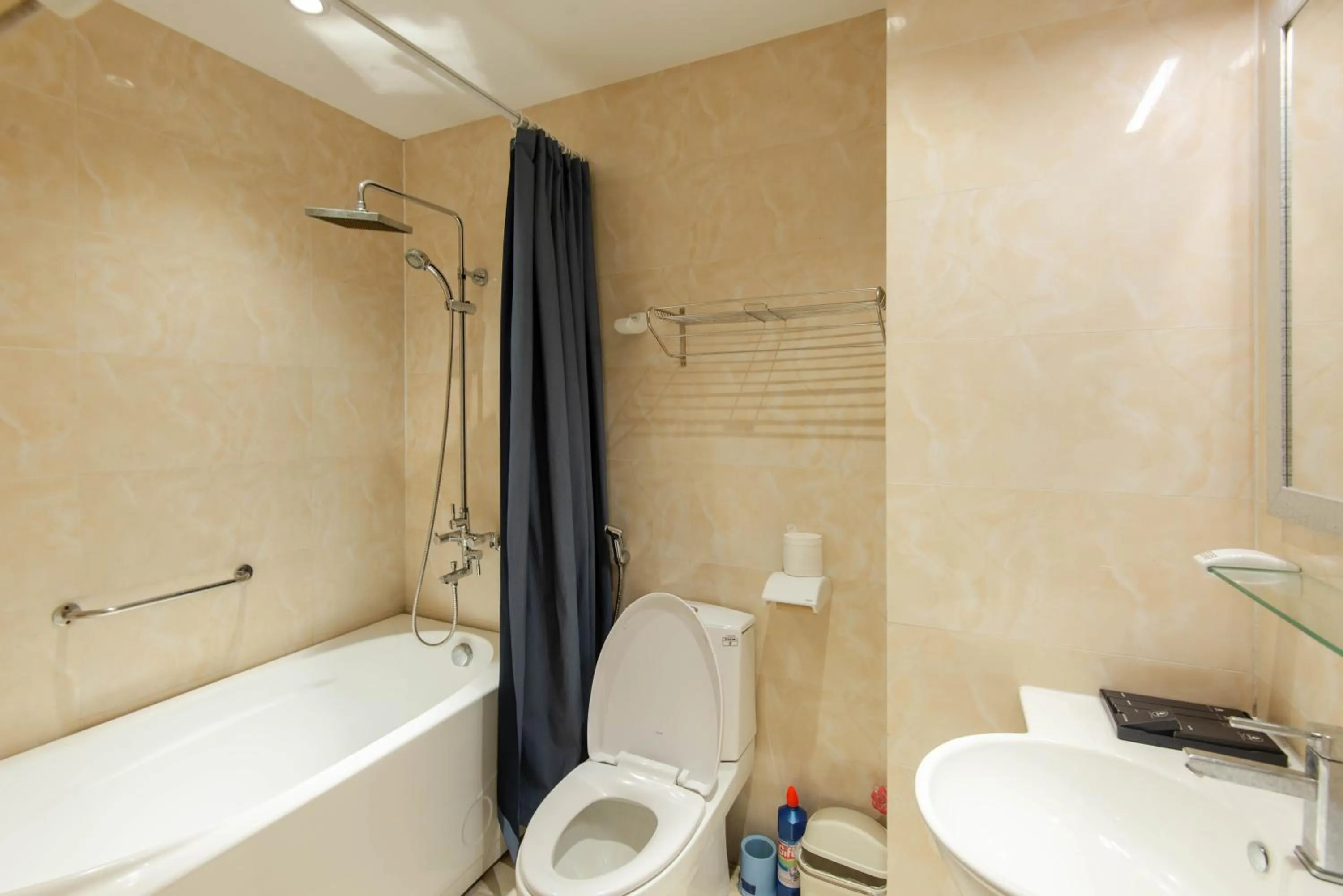 Shower in 22HOUSING 48 Phan Kế Bính