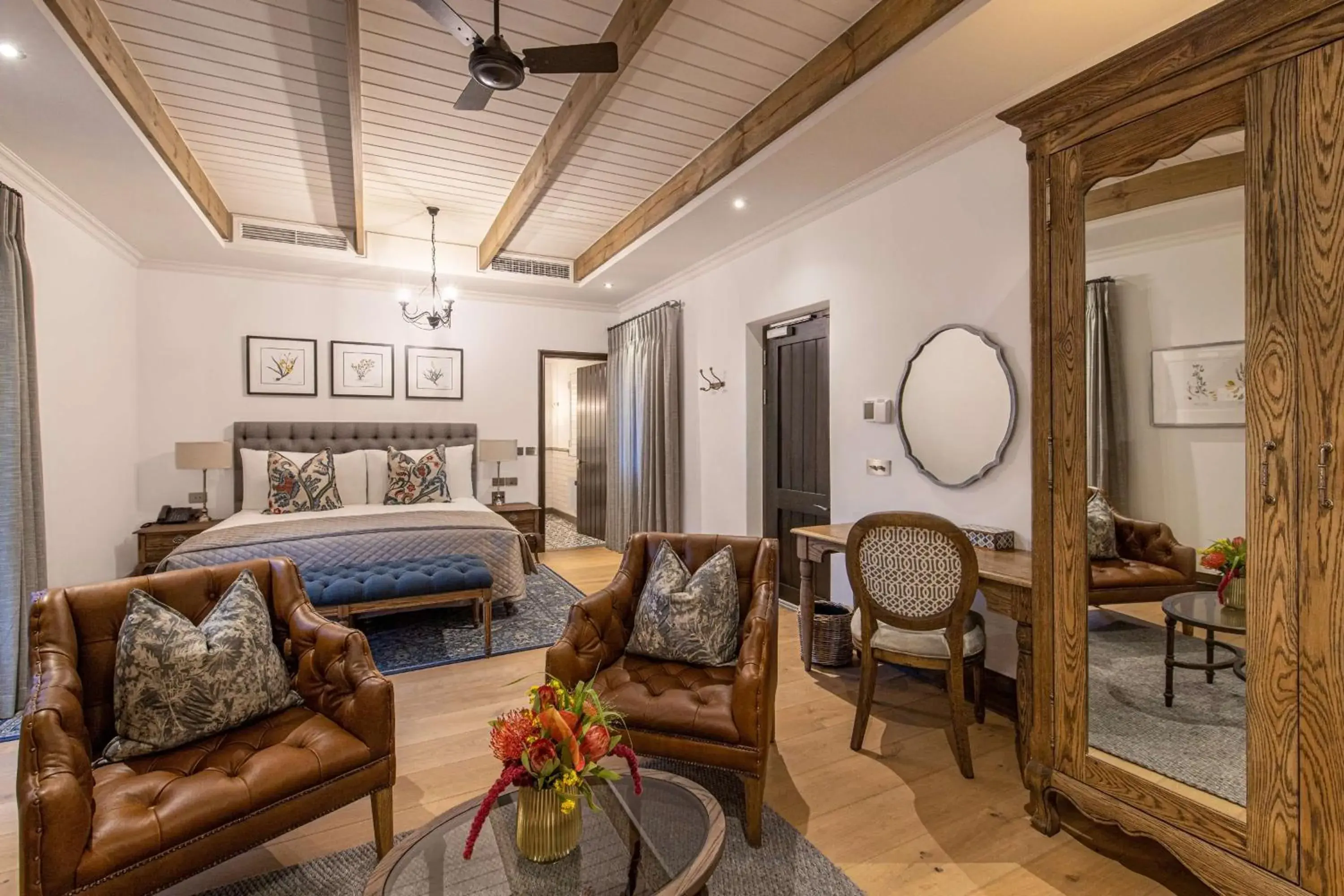 Kuyperhuis Deluxe King Bed Non-Smoking - single occupancy in Southern Sun de Wagen Kuyperhuis Deluxe King Bed Non-Smoking - single occupancy in Southern Sun de Wagen