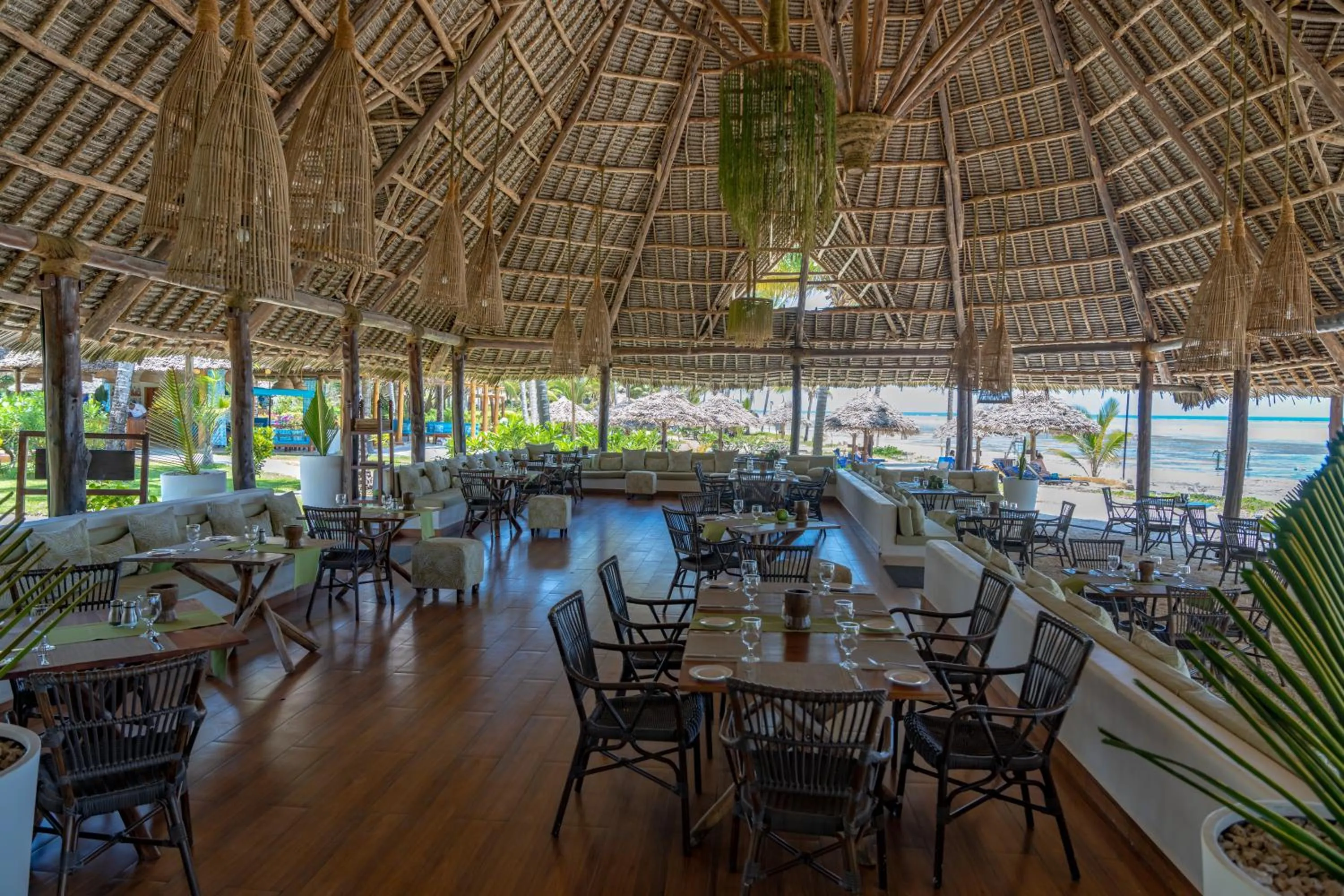 Restaurant/places to eat in Breezes Beach Club and Spa
