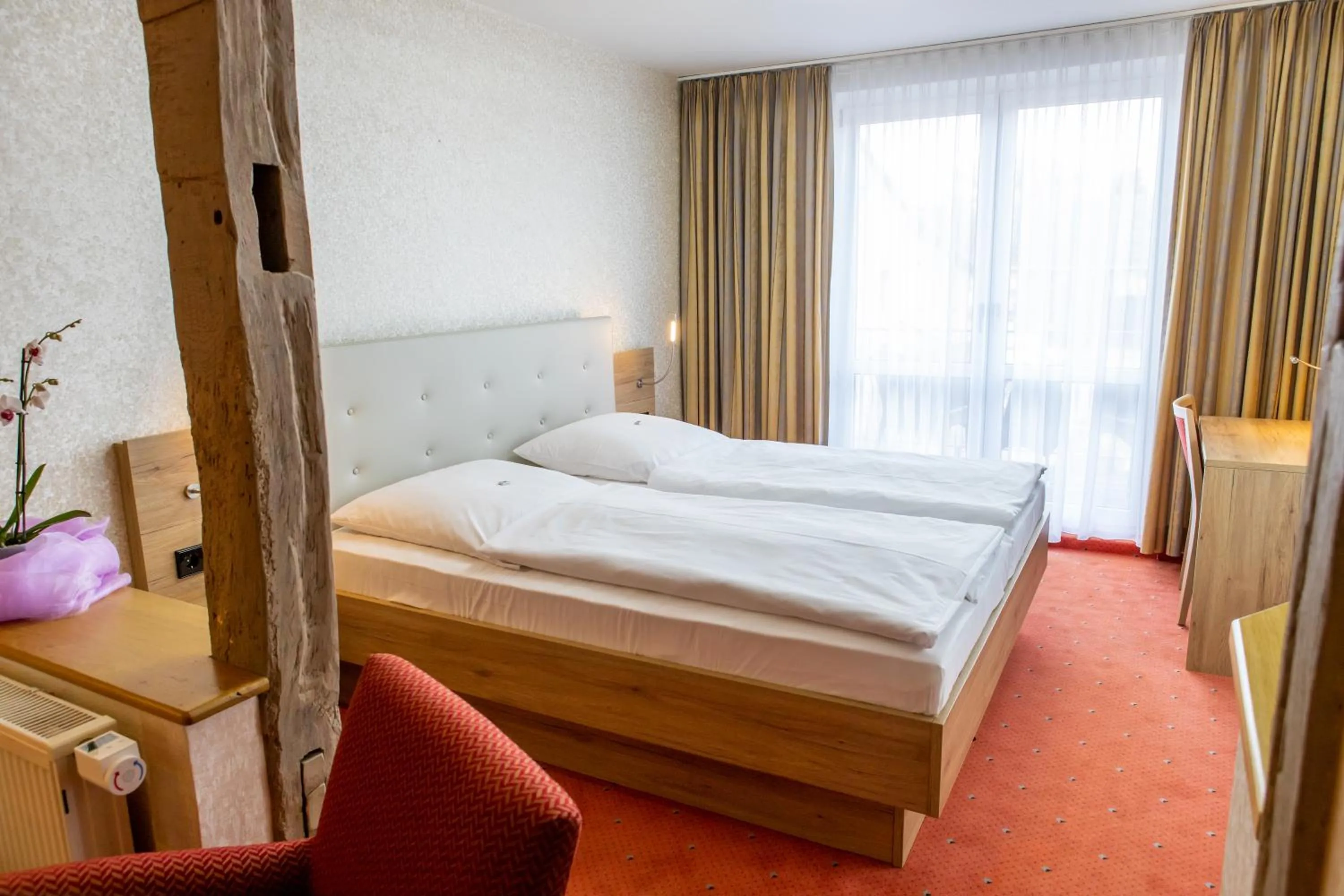 Bed in Flair Hotel Deutsches Haus