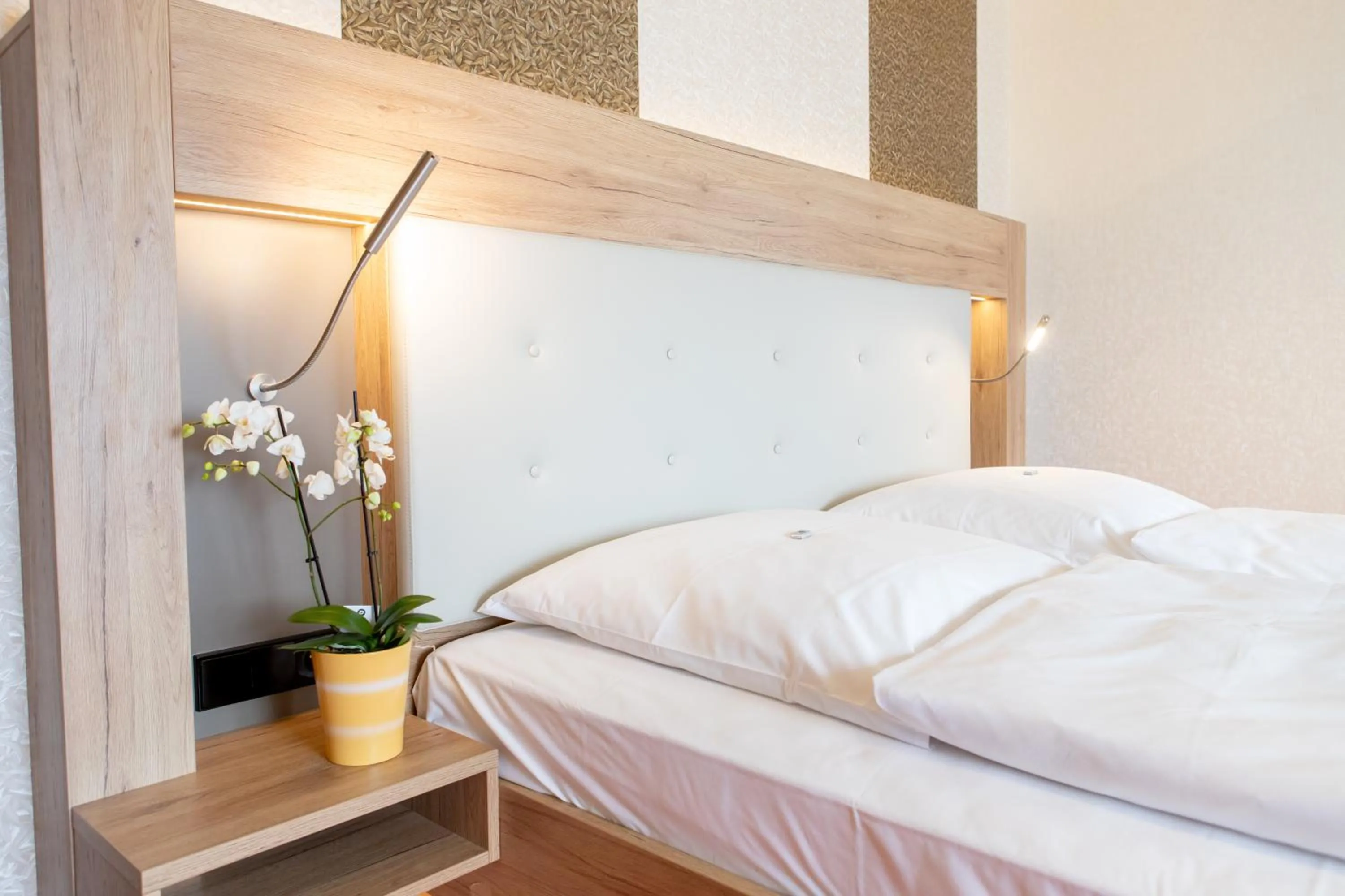 Bed in Flair Hotel Deutsches Haus