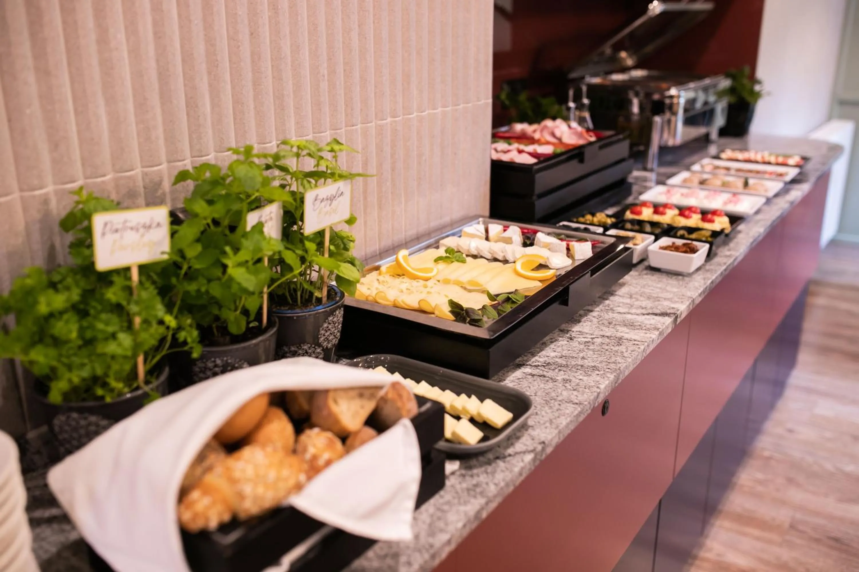 Restaurant/places to eat in Hotel Vesper House