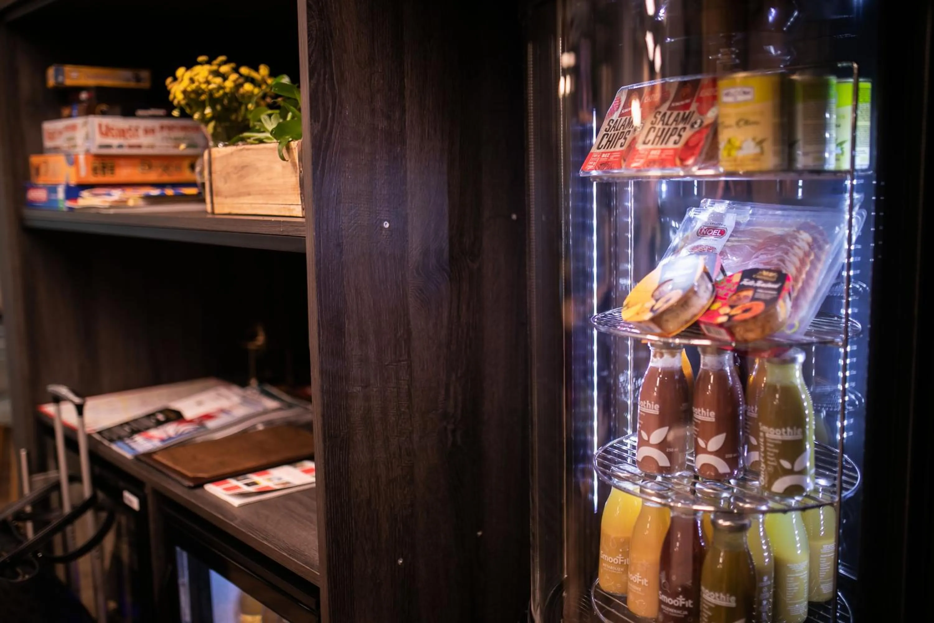 Restaurant/places to eat in Hotel Vesper House