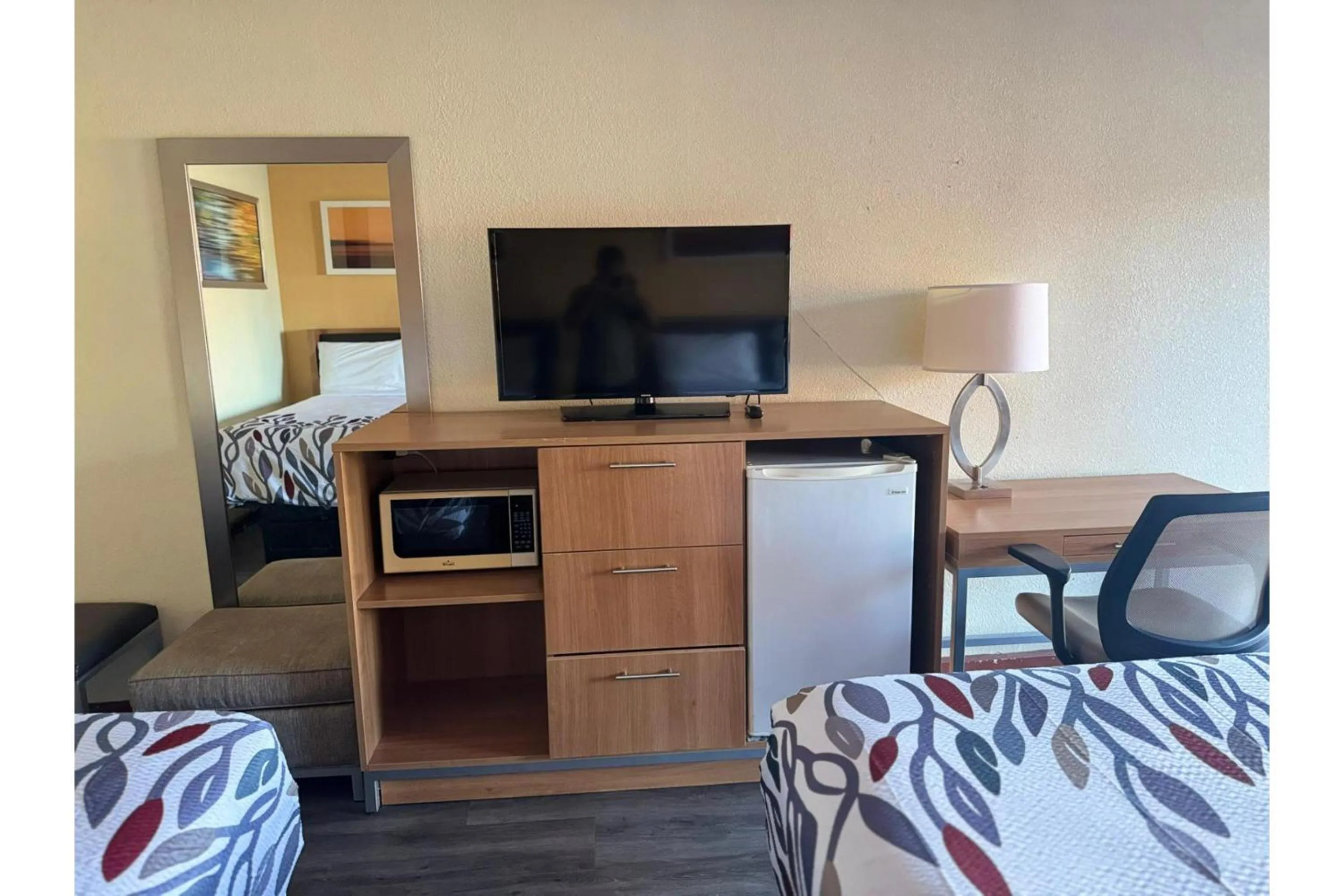 Bedroom, Bed in Budget Inn By Belvilla St George I-95