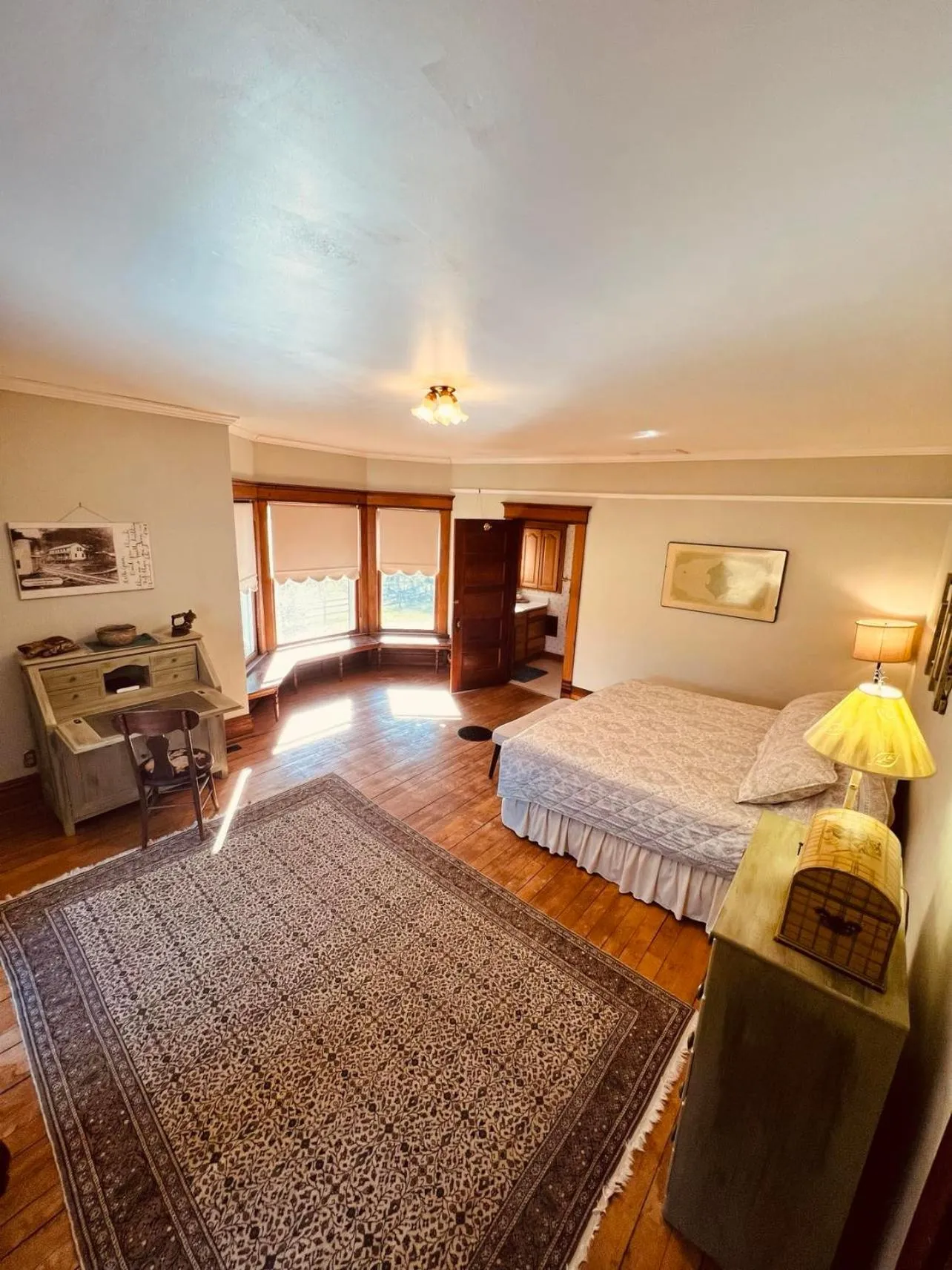 Bed in Laurel River Club Bed & Breakfast or LRCBNB