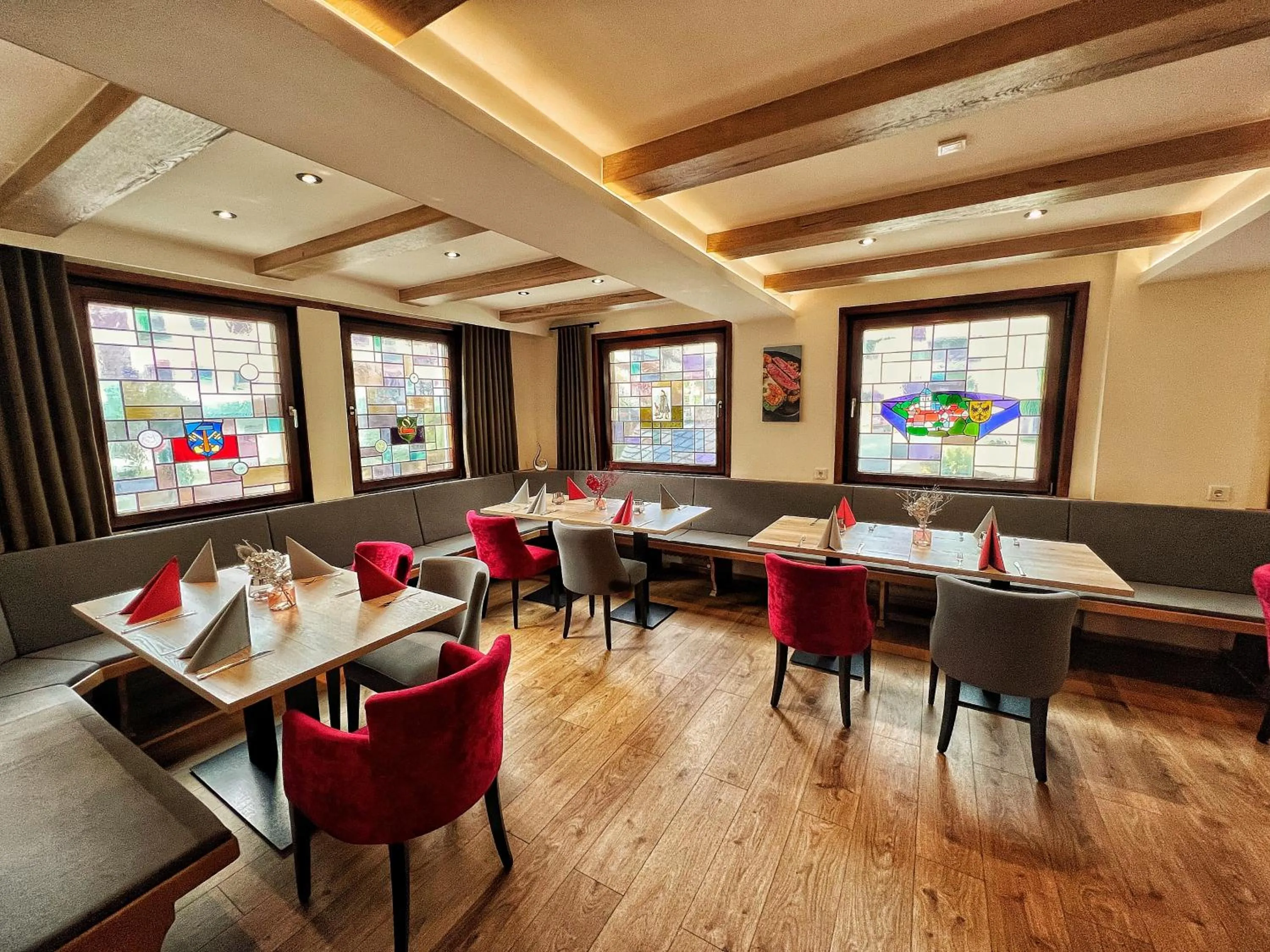 Restaurant/places to eat in Landhotel Combecher