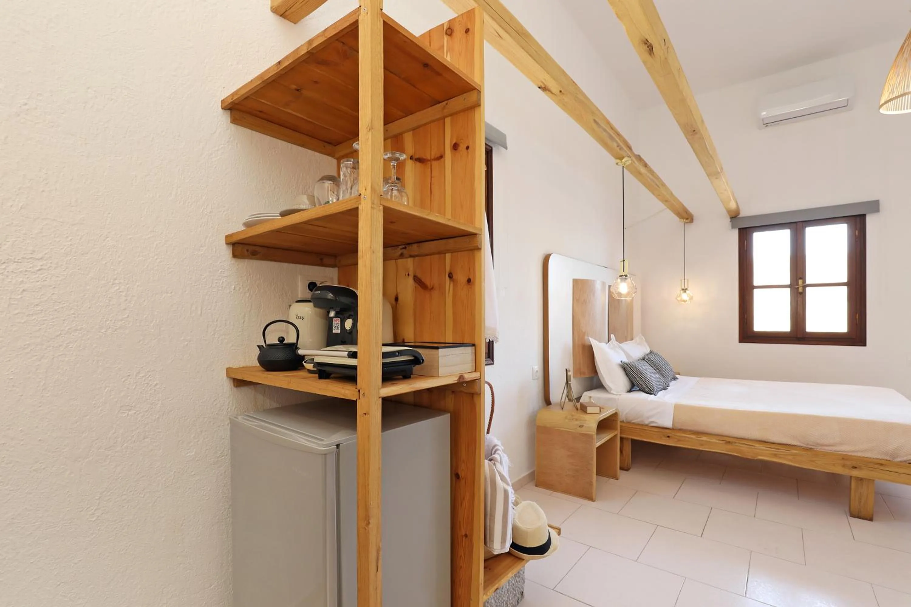 Coffee/tea facilities, Bed in Spongia Apartments Kalymnos