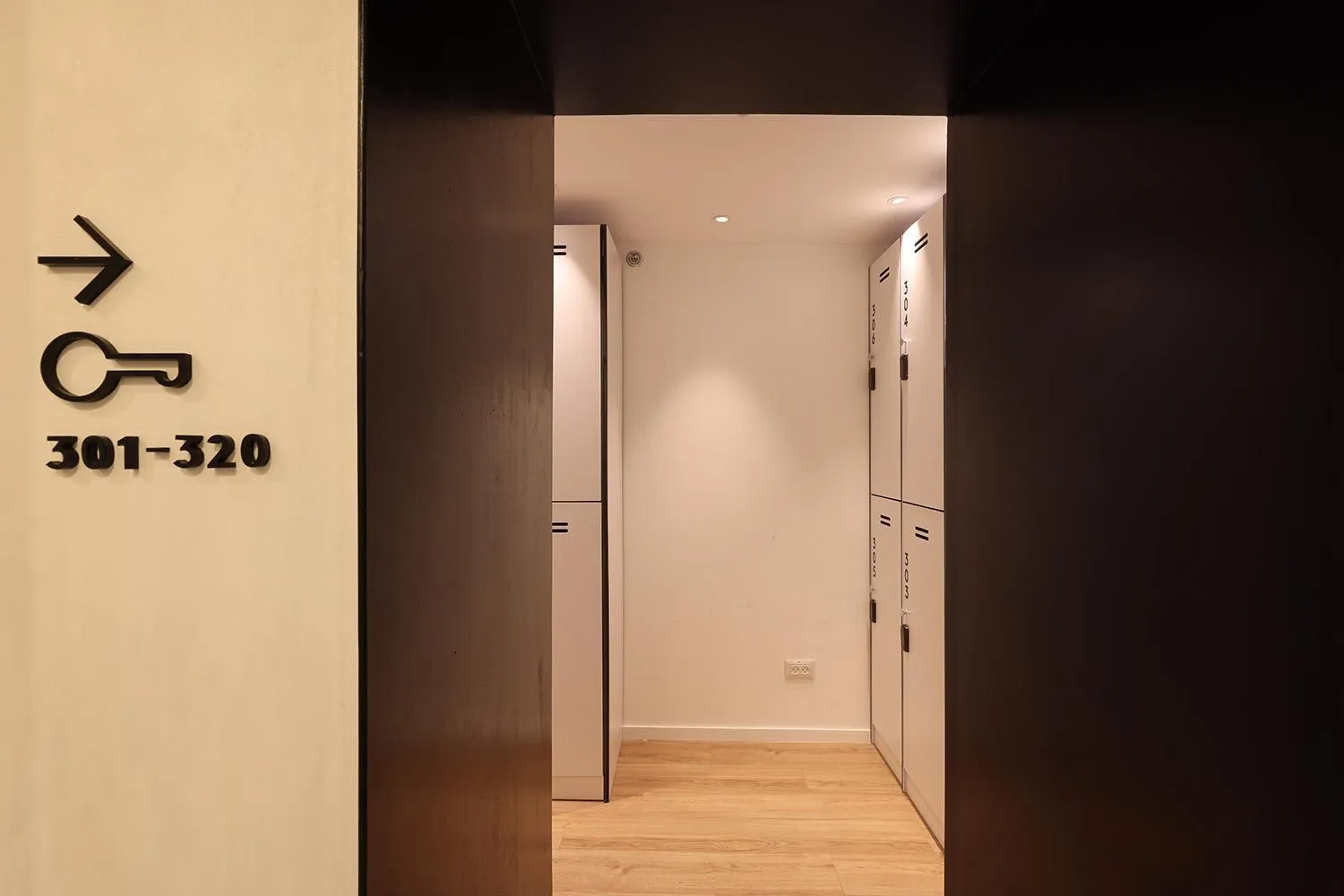 microwave in The O Pod Capsule Hotel