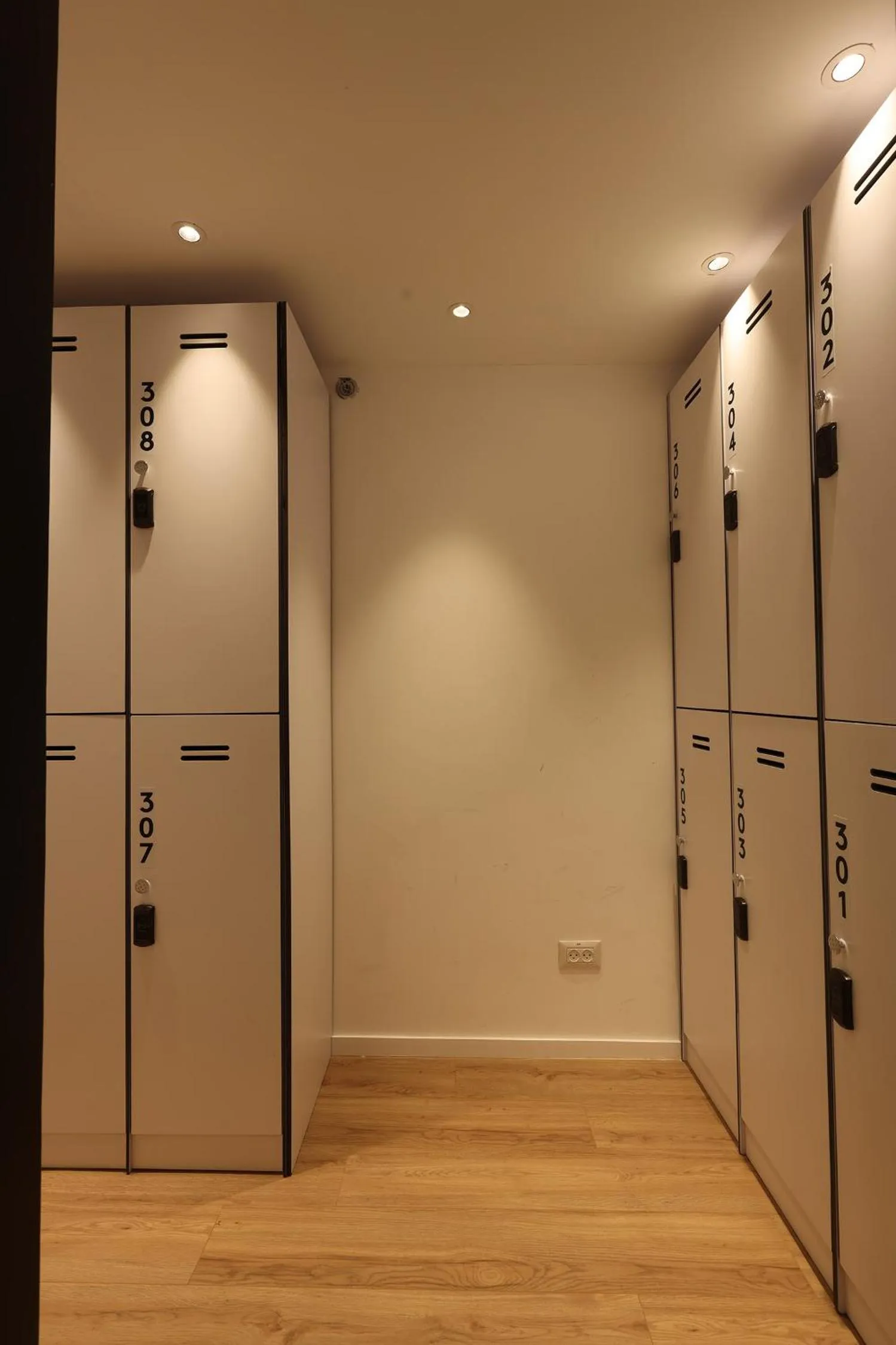 microwave in The O Pod Capsule Hotel