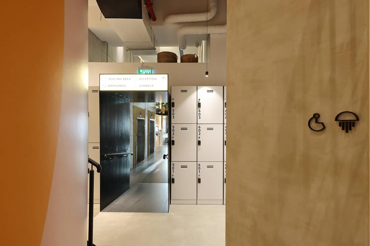 microwave in The O Pod Capsule Hotel