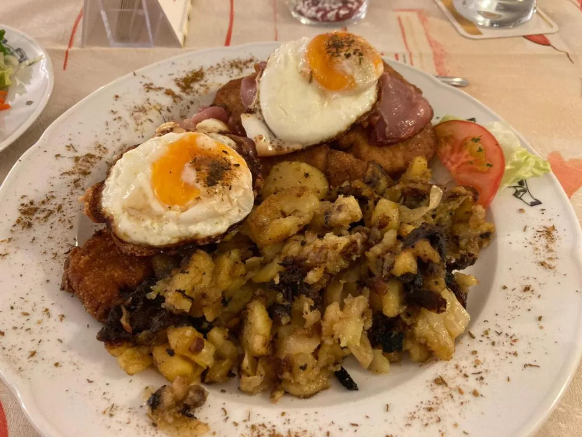 Restaurant/places to eat in Wollröder Krug