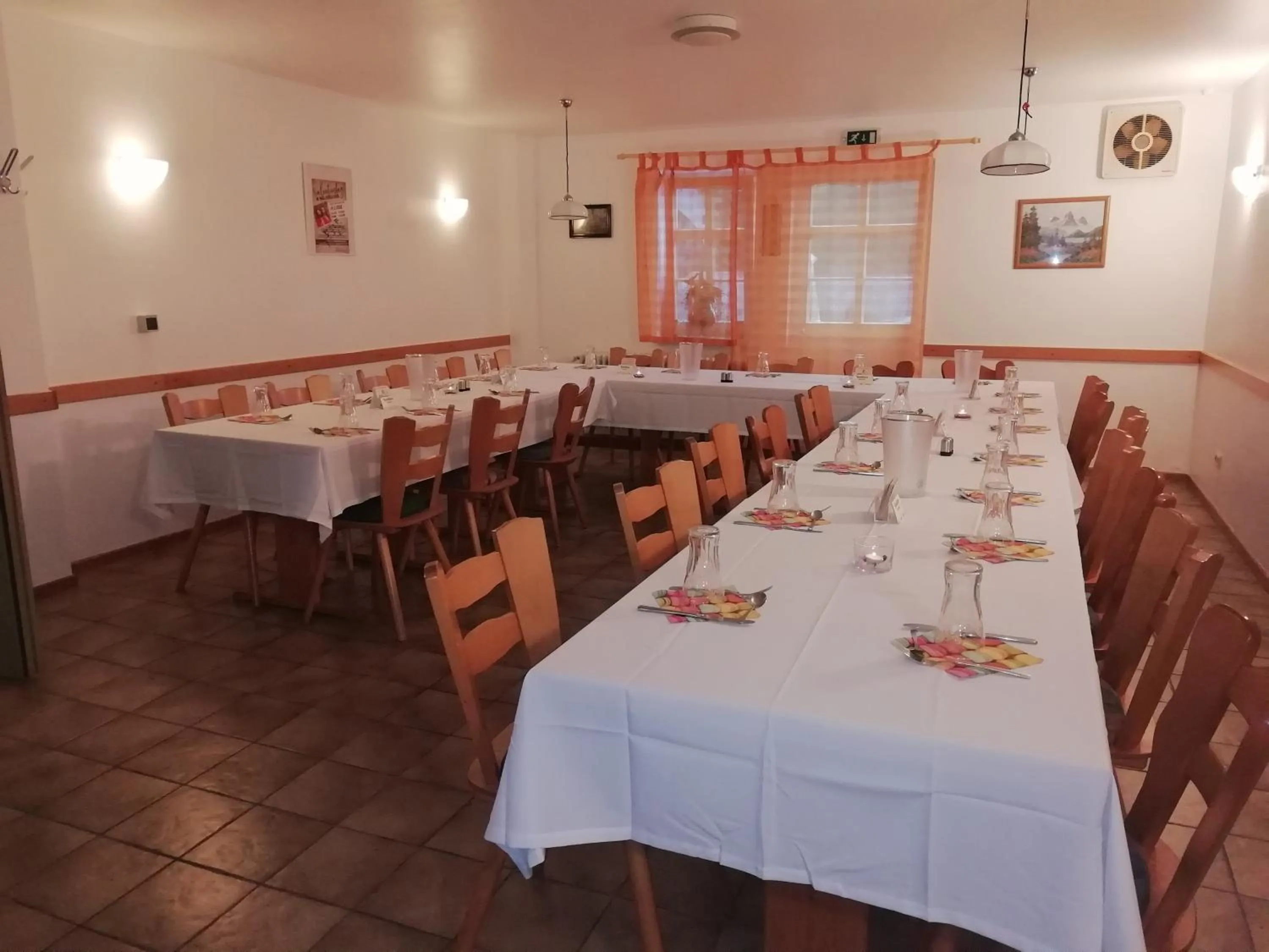 Restaurant/places to eat in Wollröder Krug