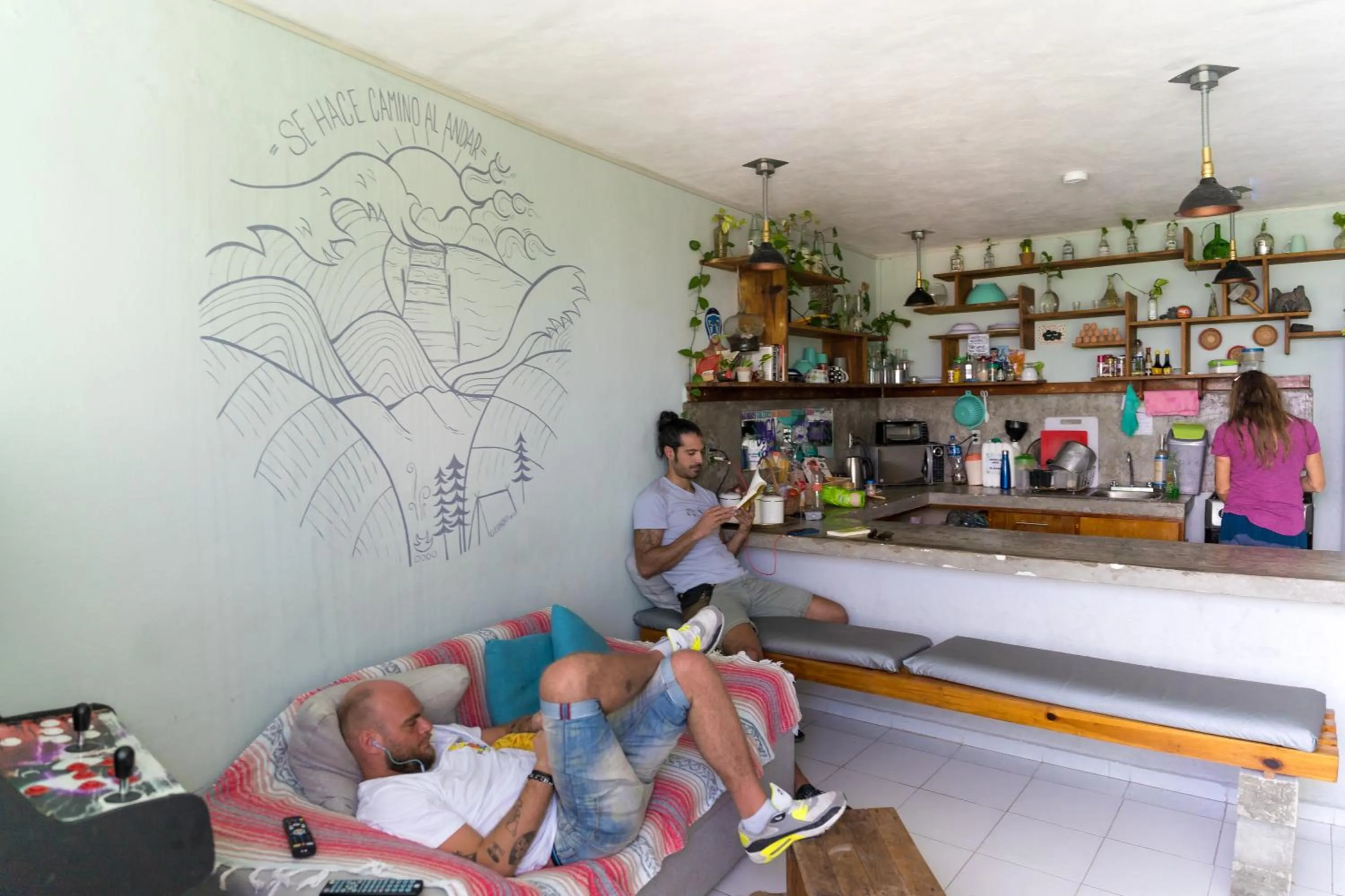 Communal lounge/ TV room in Hostal Cuca Macuca