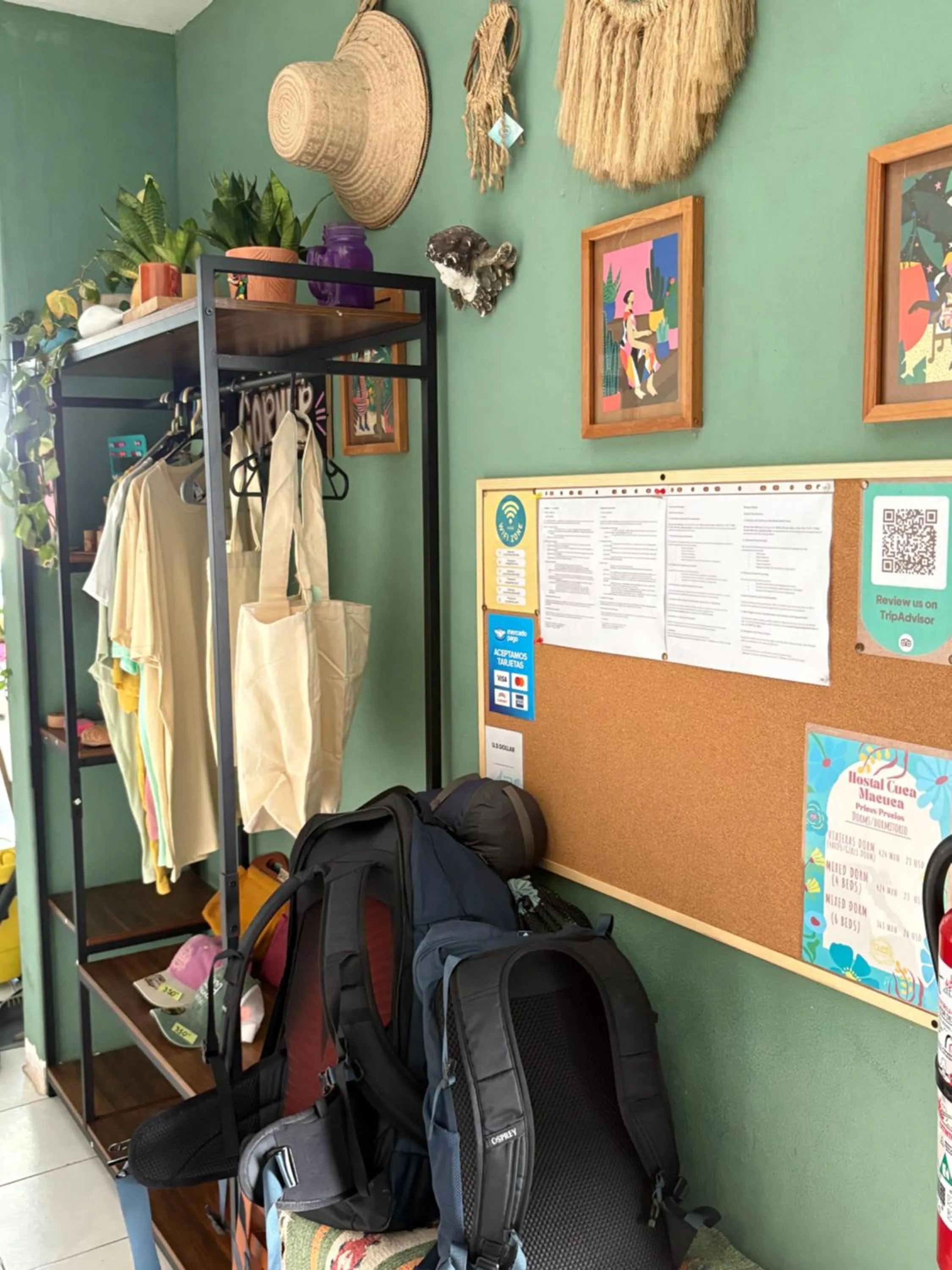 Lobby or reception in Hostal Cuca Macuca