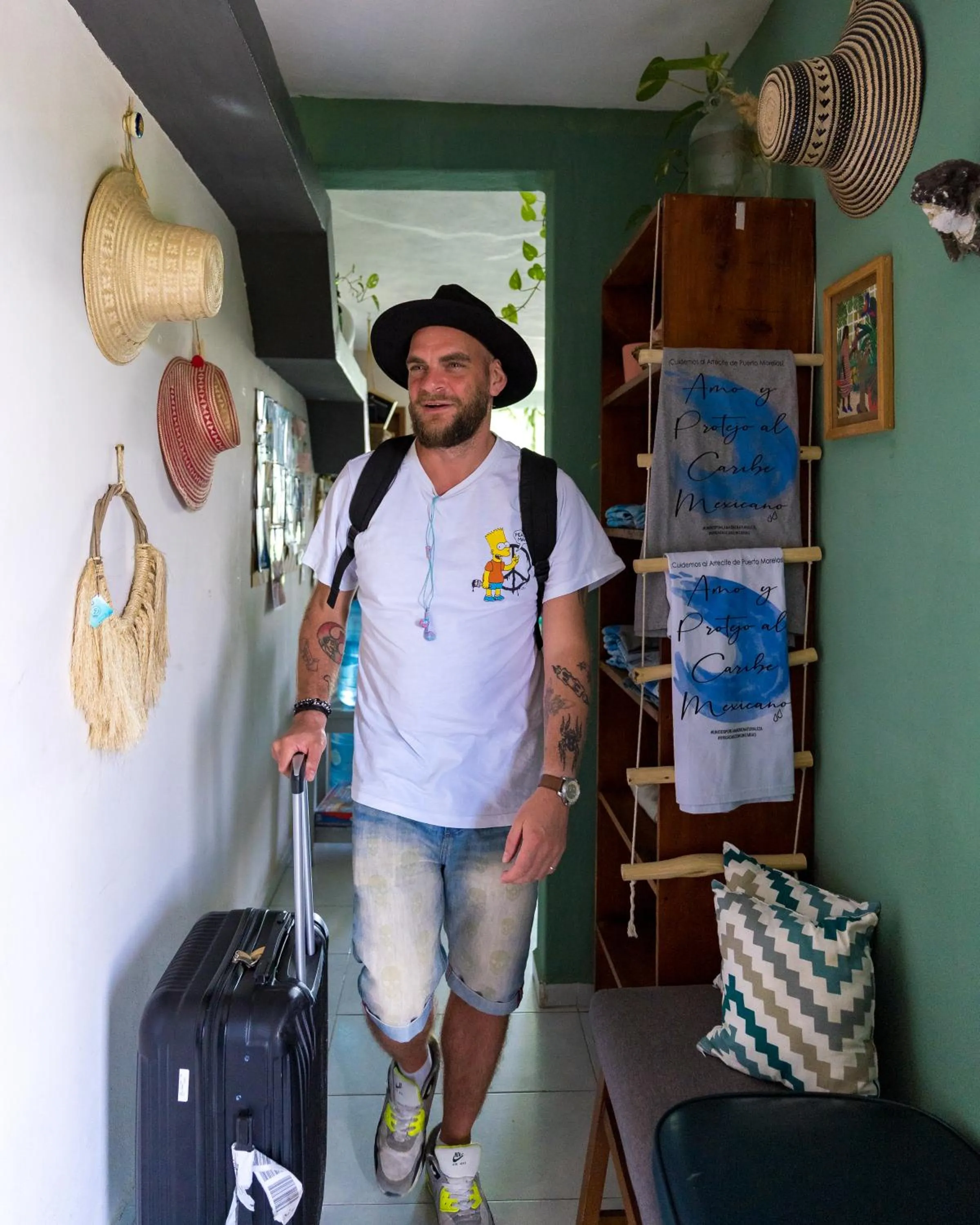 People in Hostal Cuca Macuca