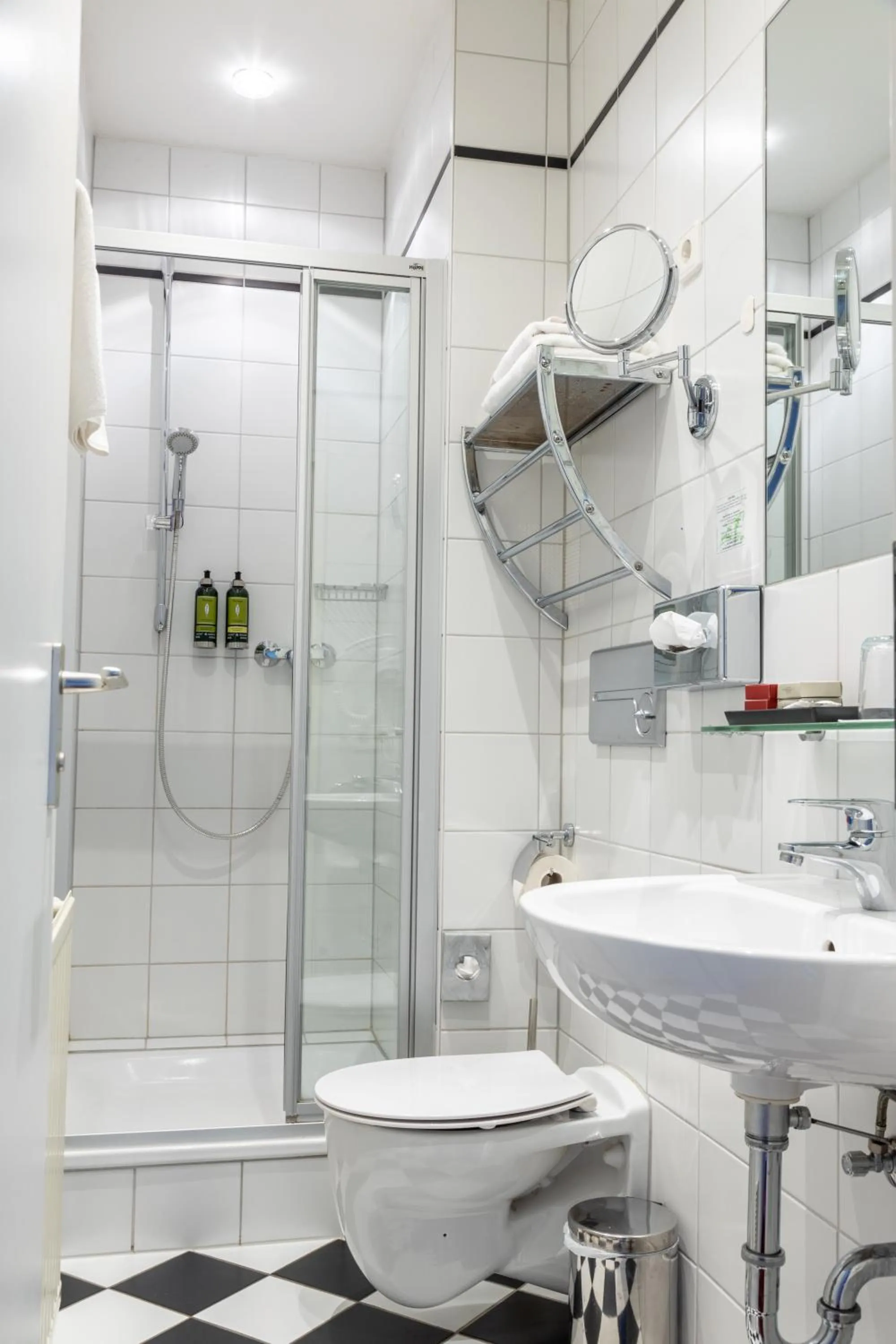 Shower in Hotel Weisses Haus