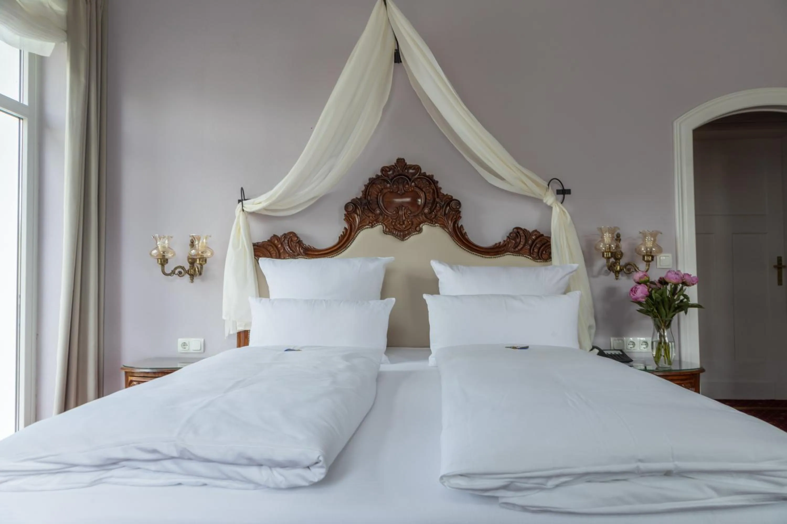 Bed in Hotel Weisses Haus