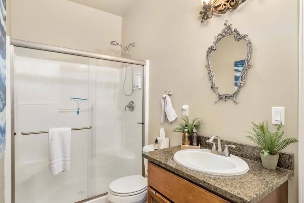 Shower in Villa Luna