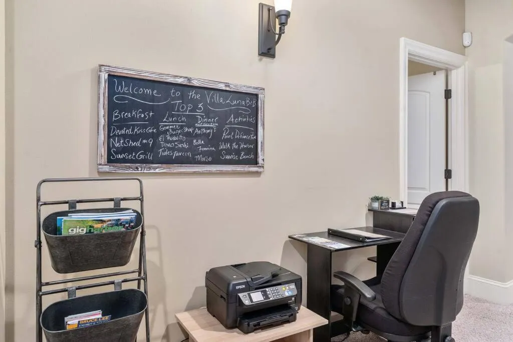 Business facilities in Villa Luna