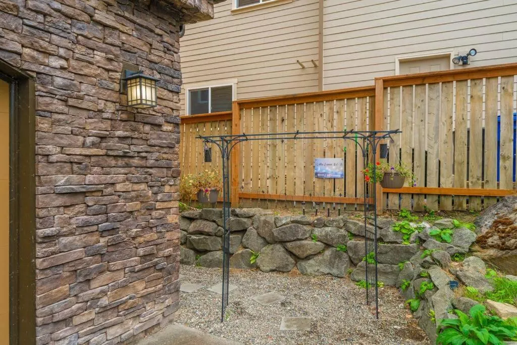 Property building in Villa Luna