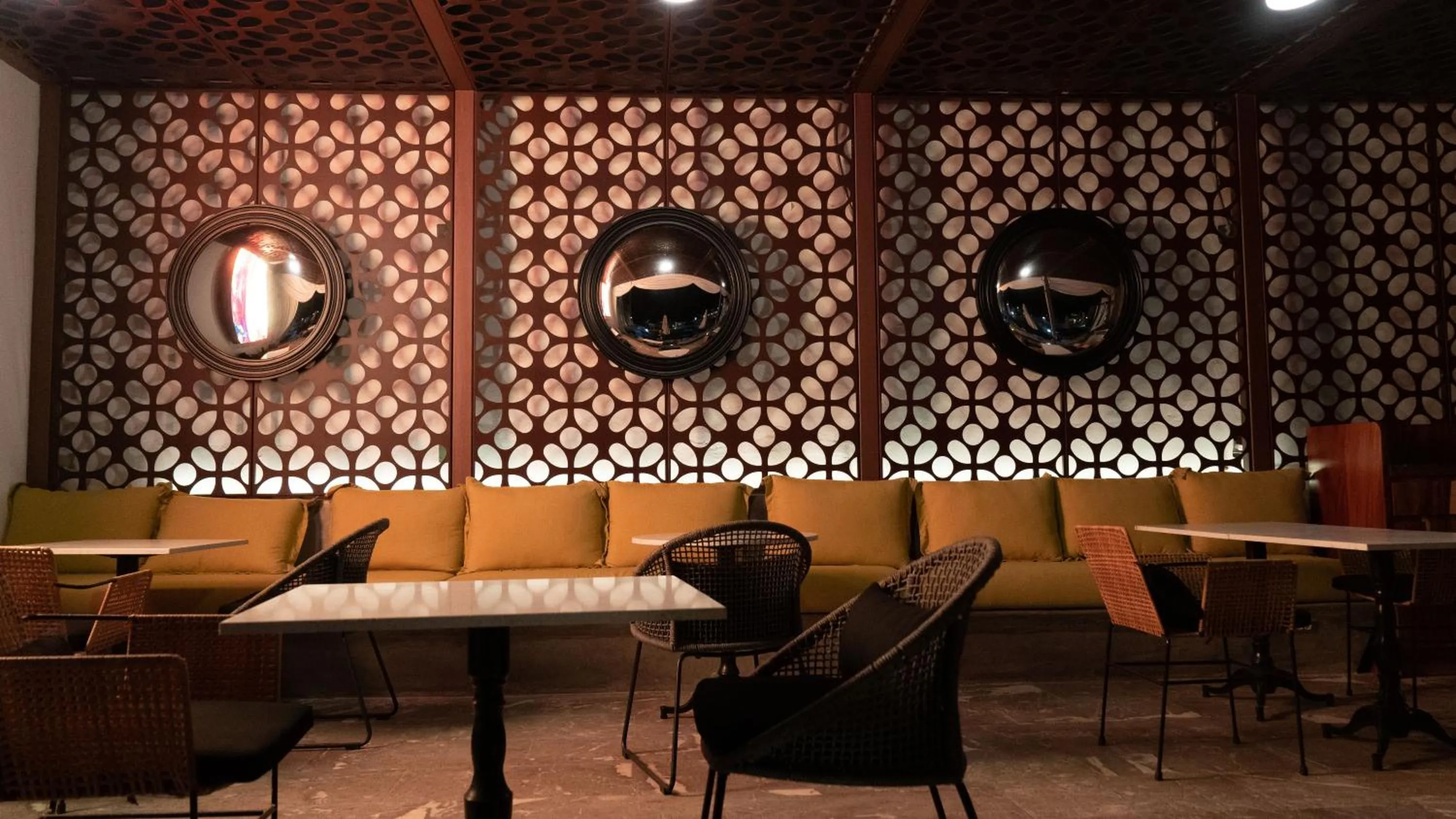 Lounge or bar in The Xperience by g