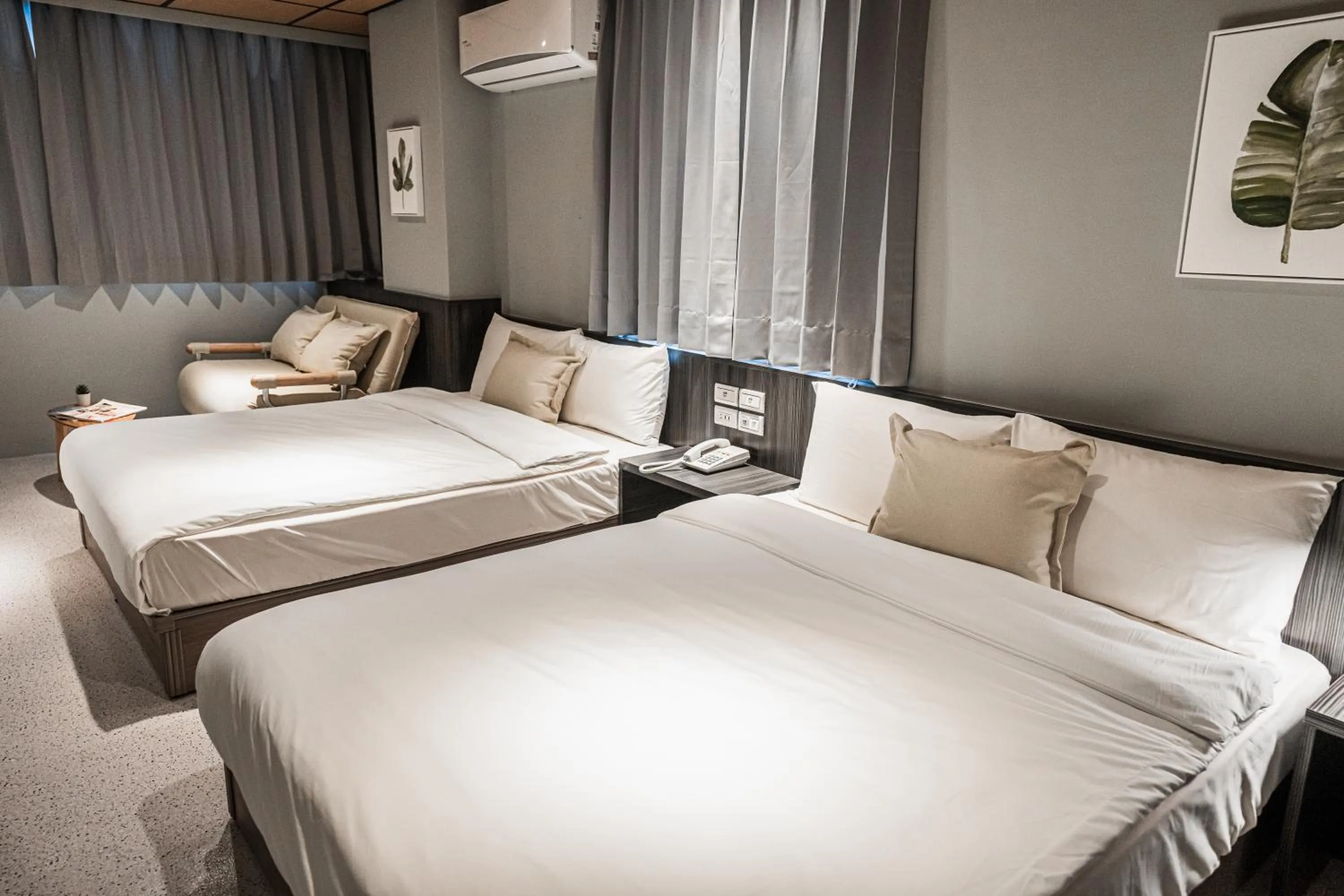 Photo of the whole room, Bed in ZZINN,penghu