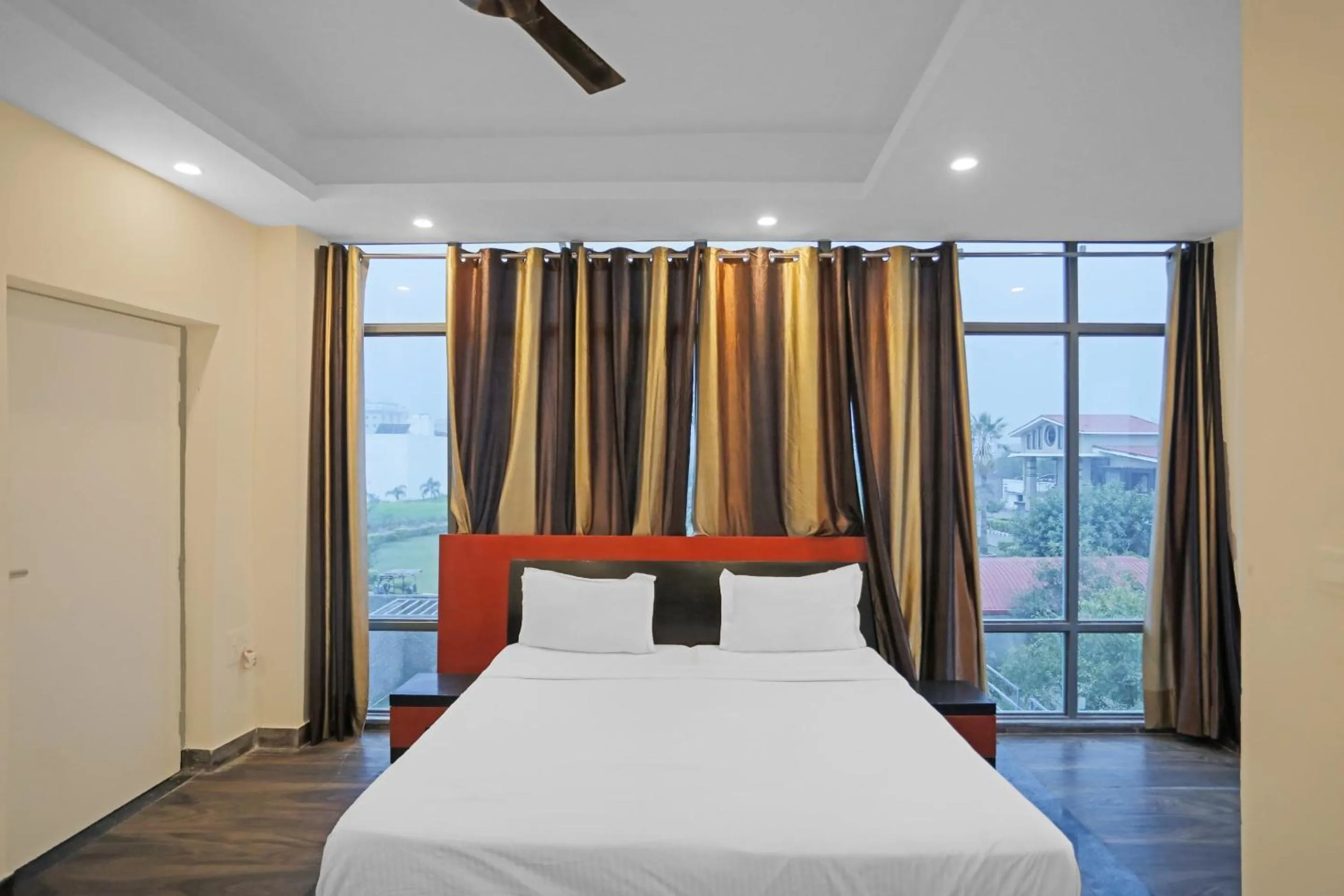 Bedroom, Bed in Hotel O Heart Beat Hotel