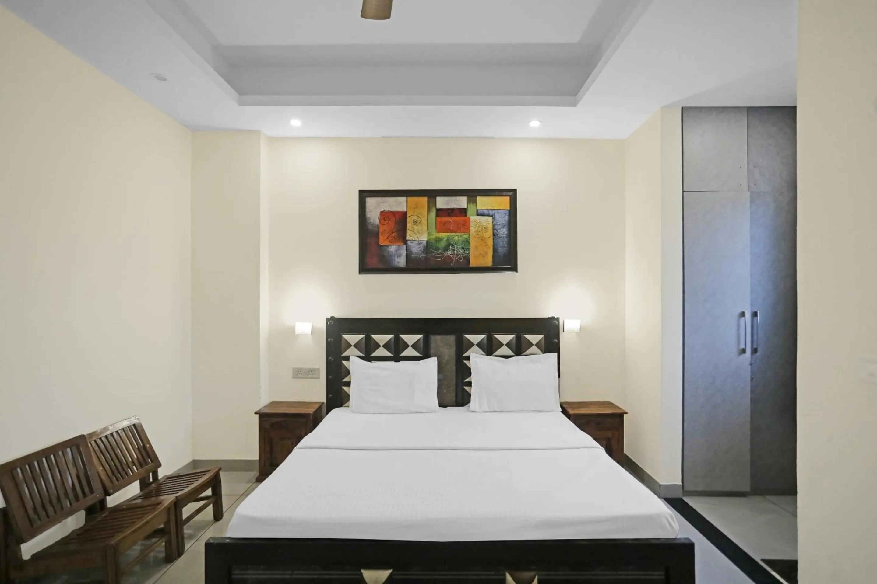 Facade/entrance, Bed in Hotel O Heart Beat Hotel