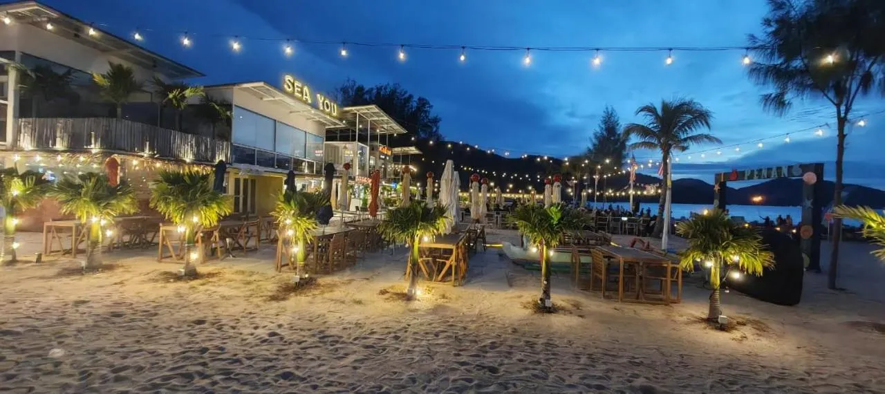 By The Sea Cozy Beachfront Home, Batu Ferringhi