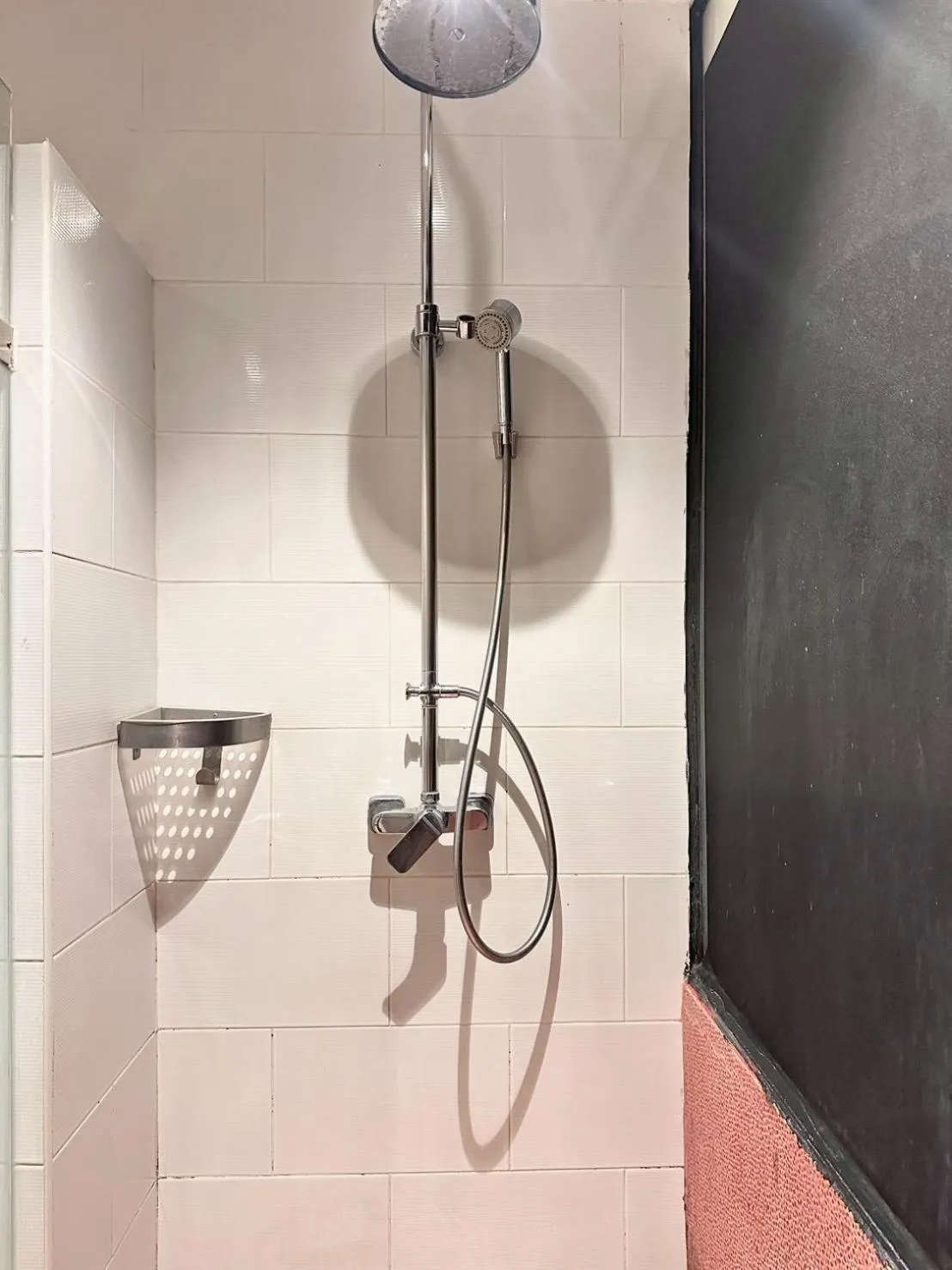 Shower in Studio F Sukhumvit