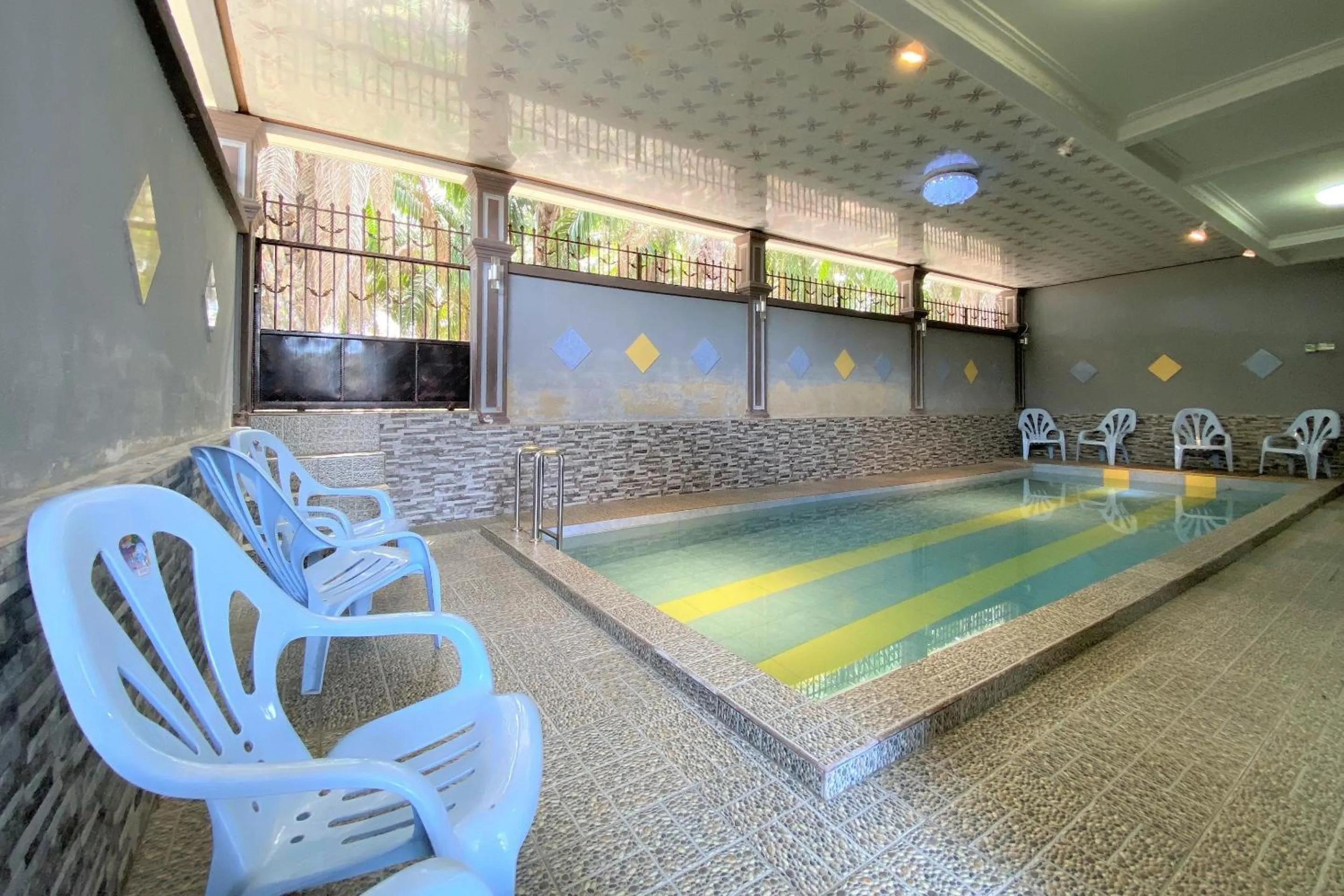 Swimming pool in Hotel O Bayu Sintok Motel