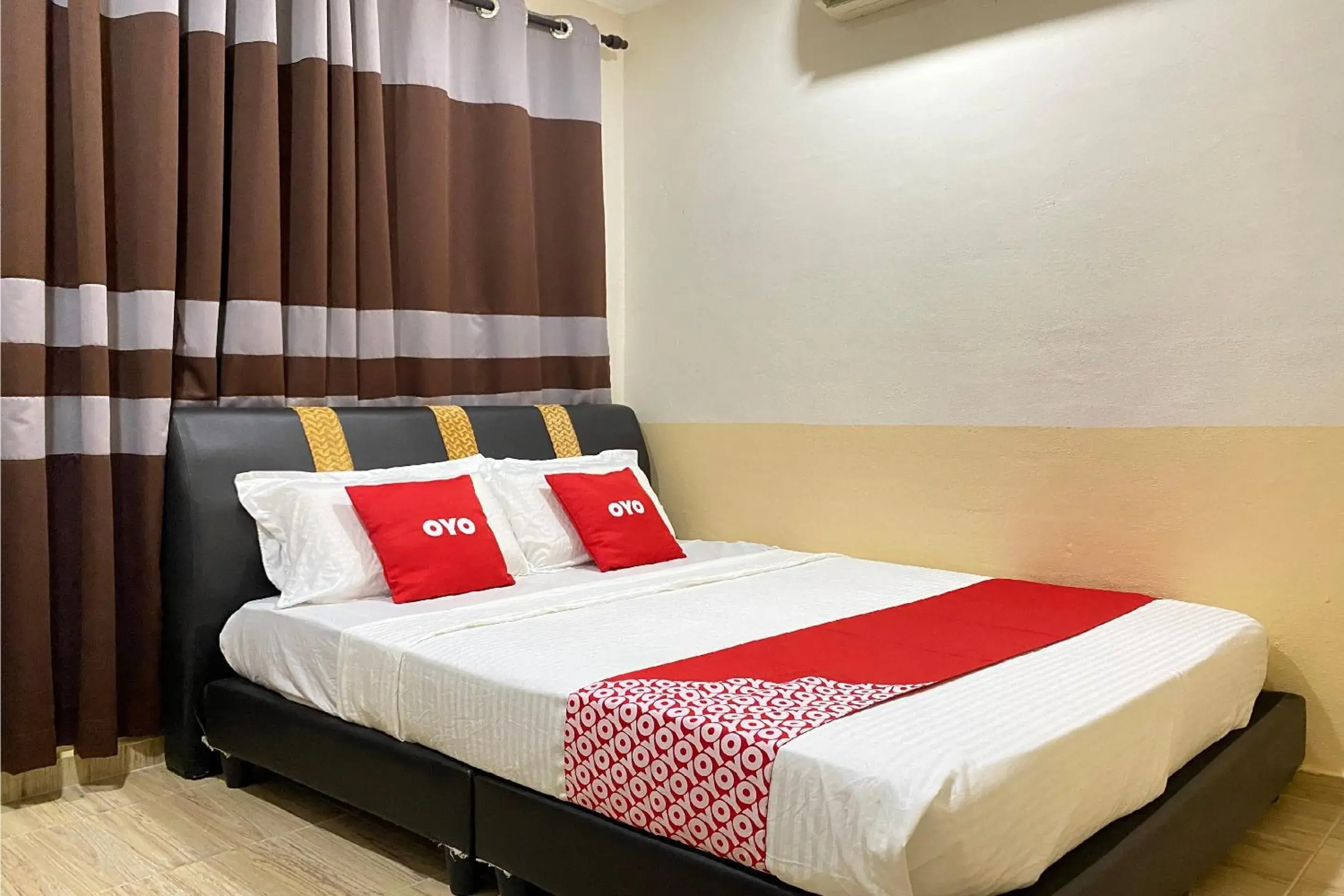 Deluxe Double Room in Hotel O Bayu Sintok Motel Deluxe Double Room in Hotel O Bayu Sintok Motel