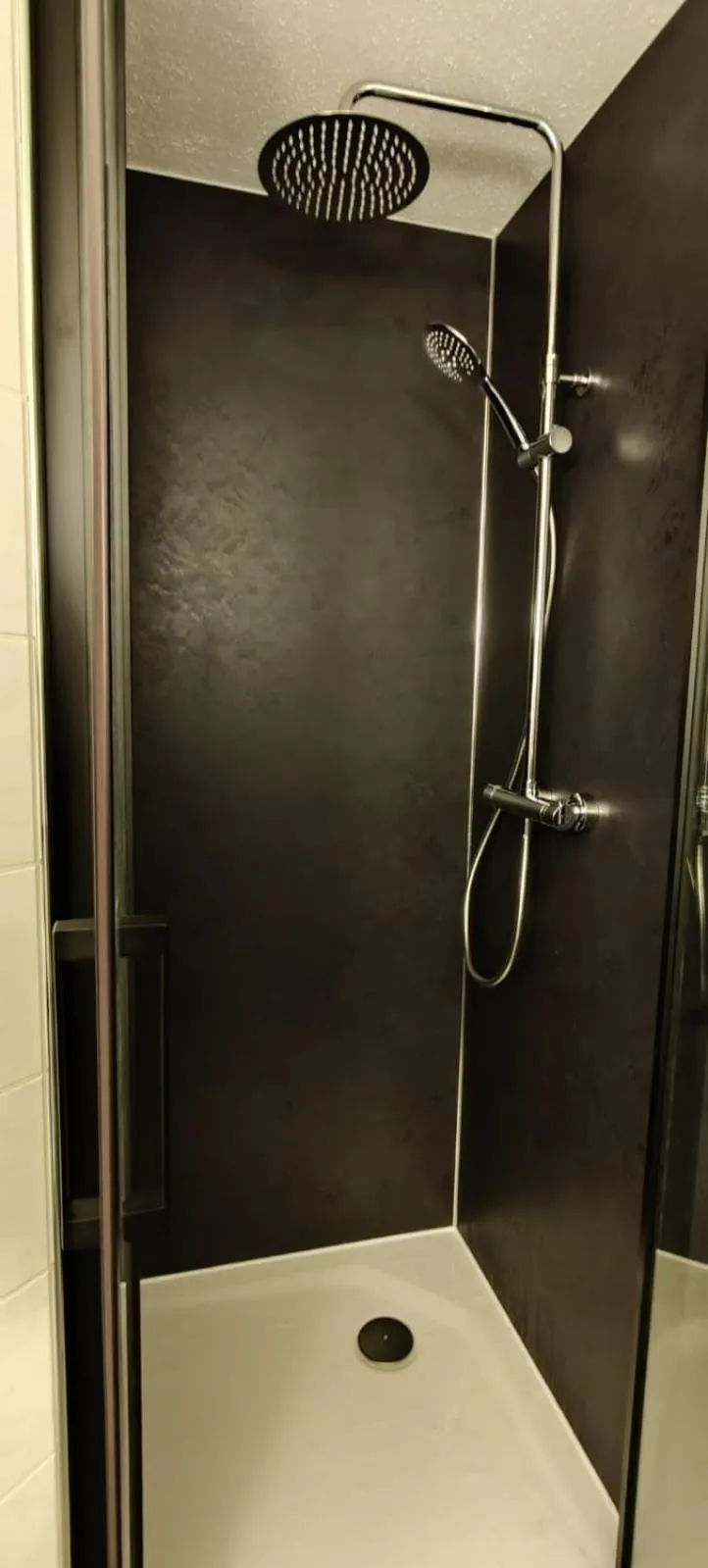 Shower in Hotel Sonne